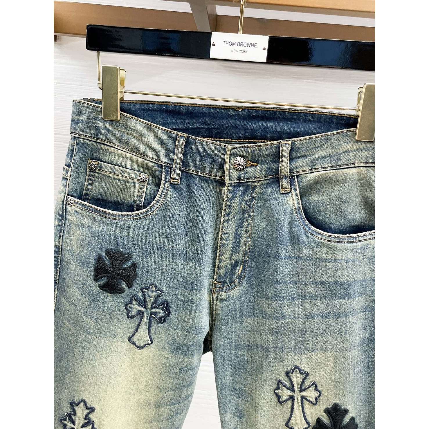 <p>CHROME HEARTS 高端牛仔裤(淺藍)</p>