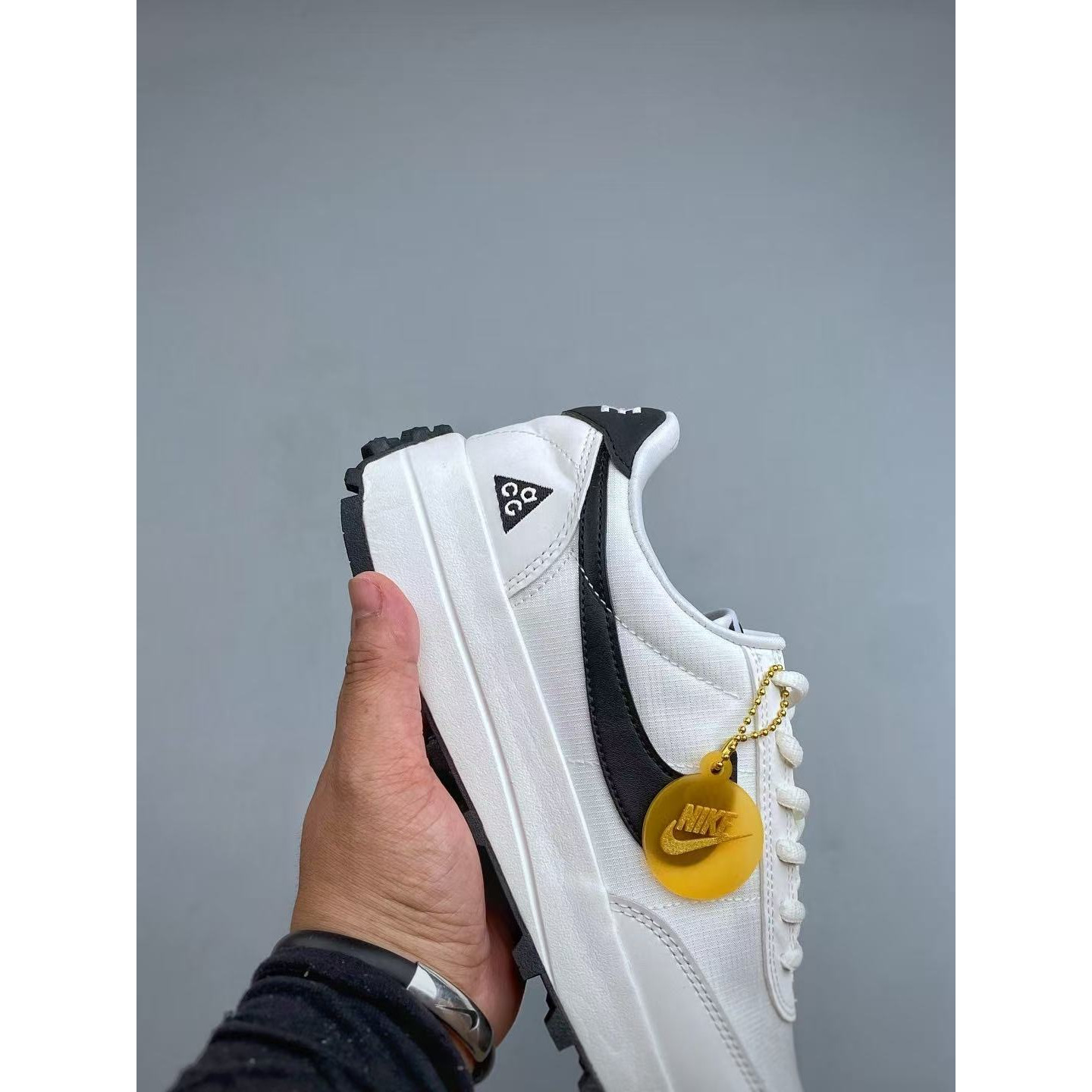 <p>Nike ACG LDV&nbsp; 越野跑鞋</p>