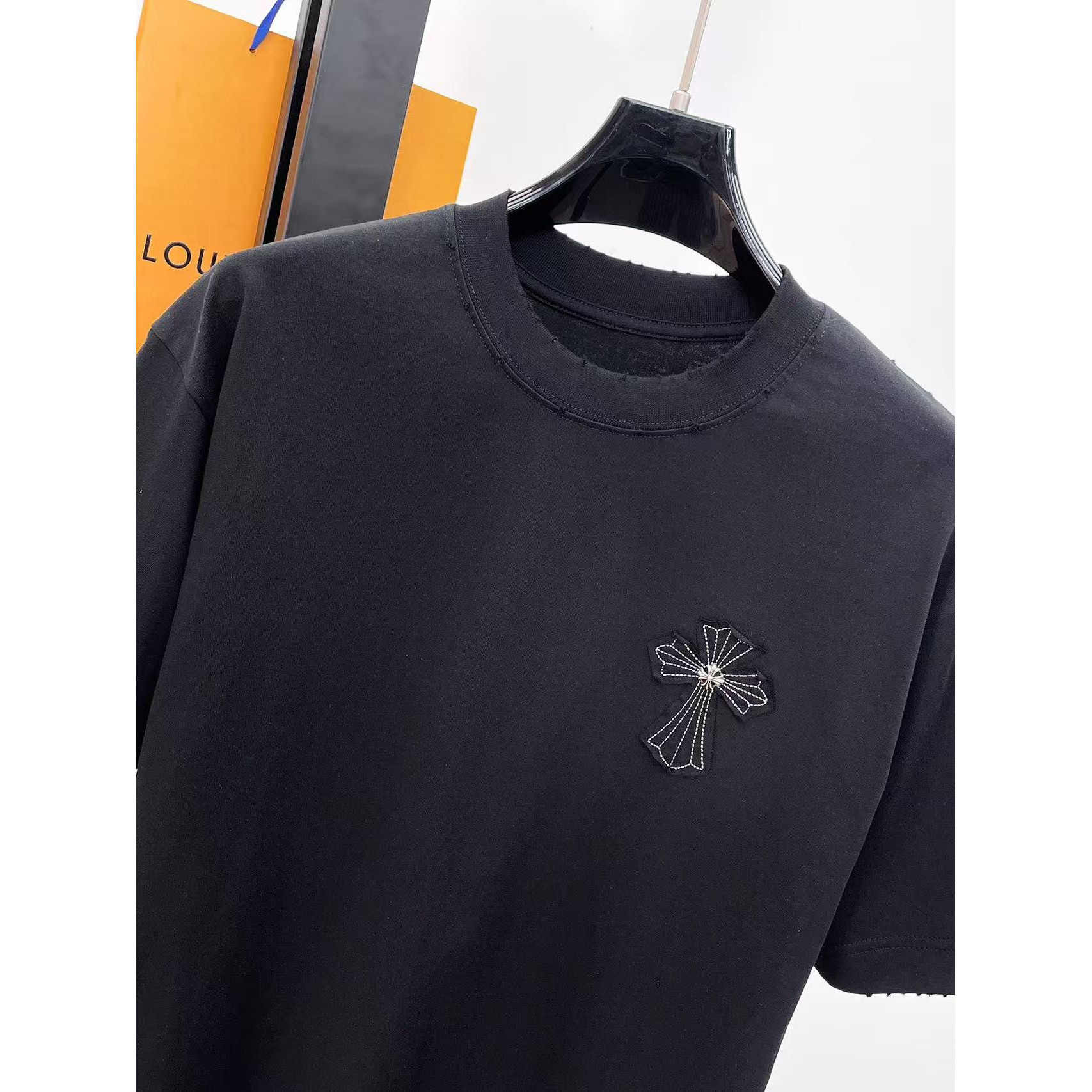 <p>CHROME HEARTS 专柜新款短袖T恤(黑)</p>