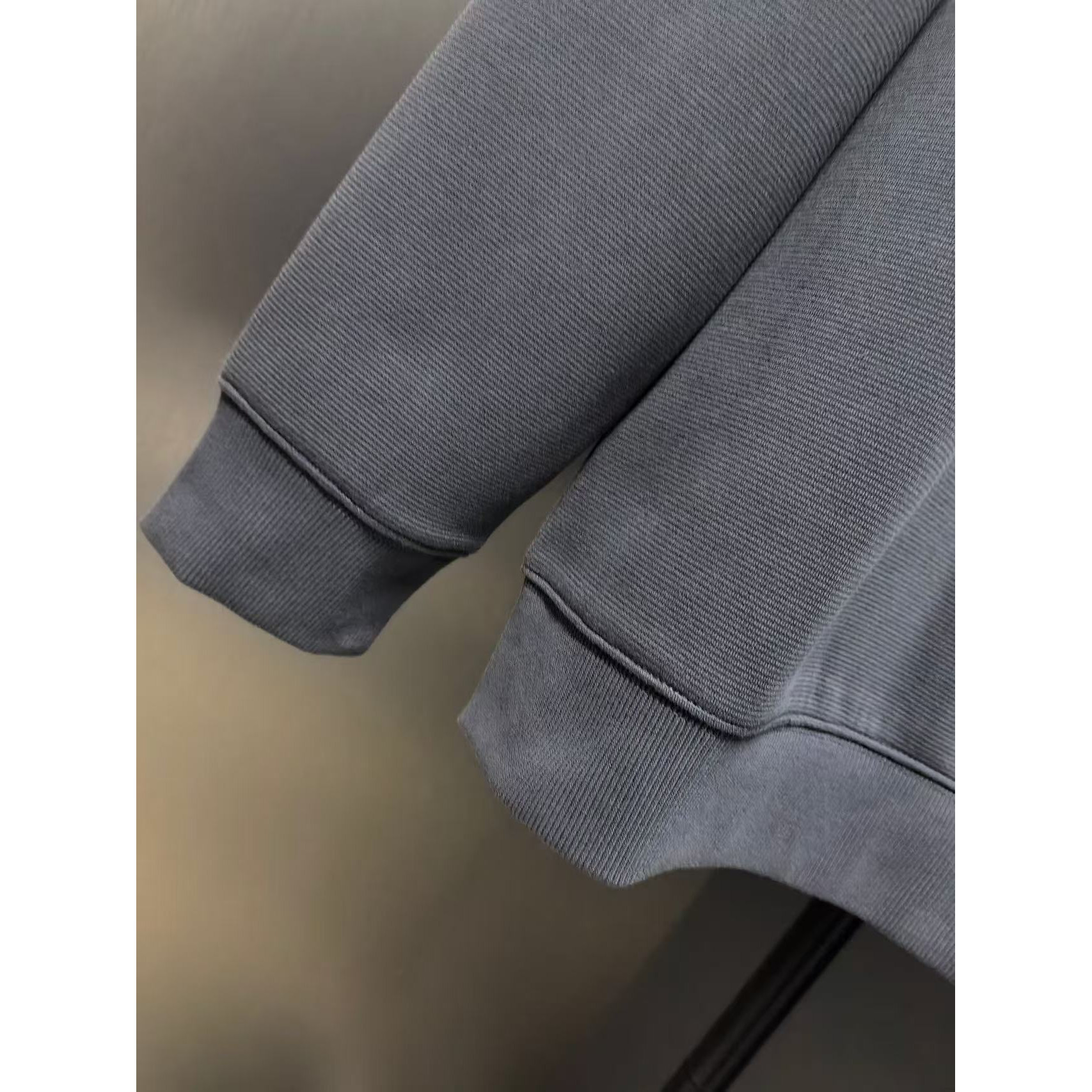<p>Arc'teryx 新款卫衣(深灰)</p>