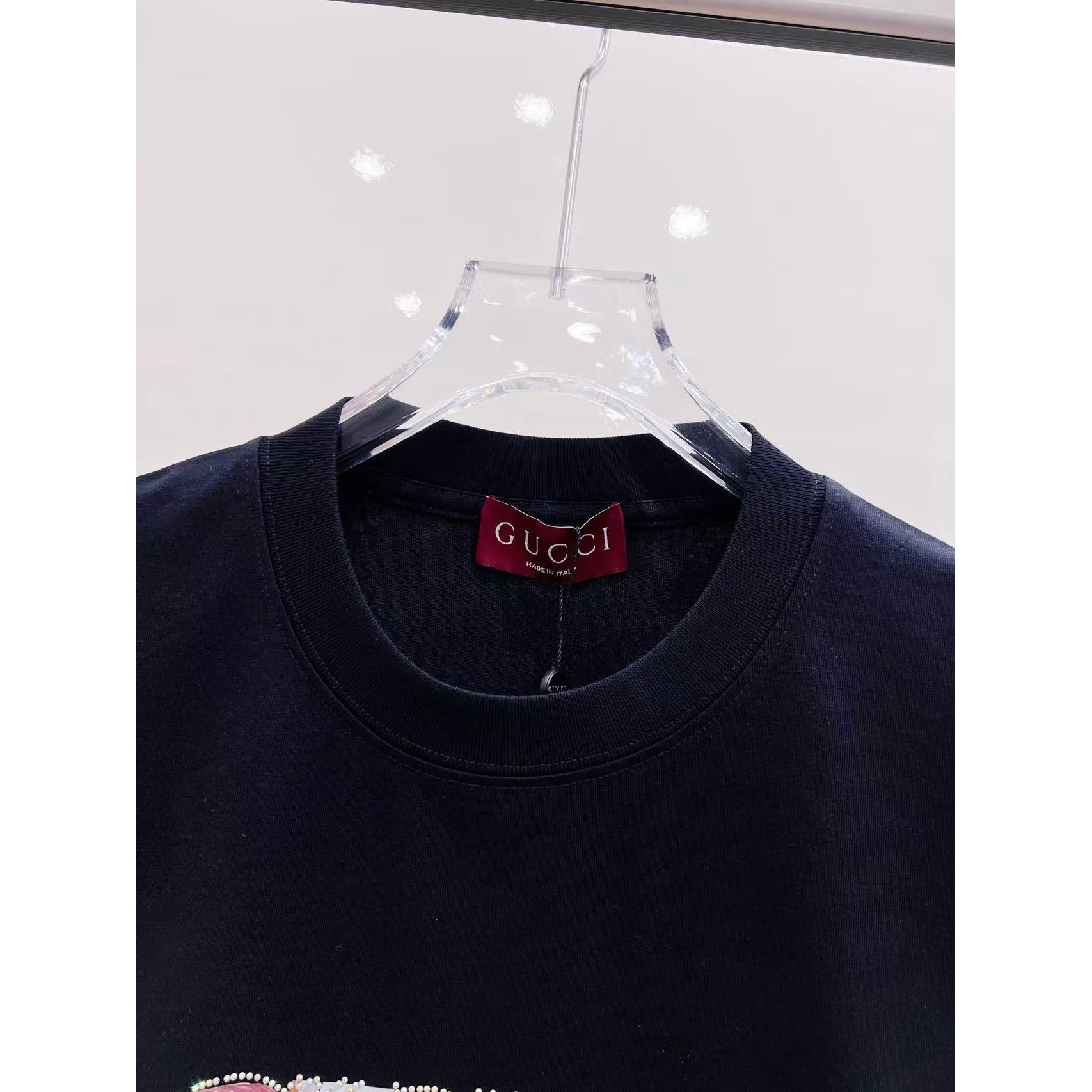 <p>GUCCI&nbsp;烫钻短袖(黑)</p>