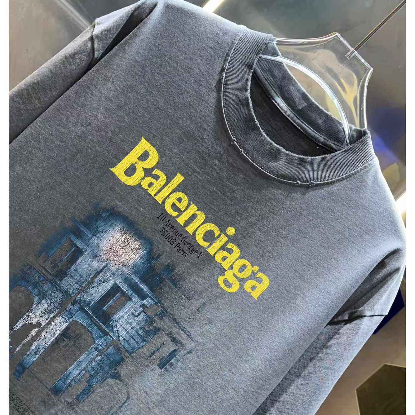 <p>Balenciaga 洗水磨破短袖T恤(洗水灰)</p>