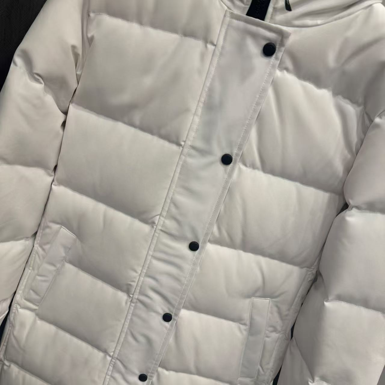 <p>Canada Goose Shelburn*派克大衣羽绒服(純白紅標)</p>