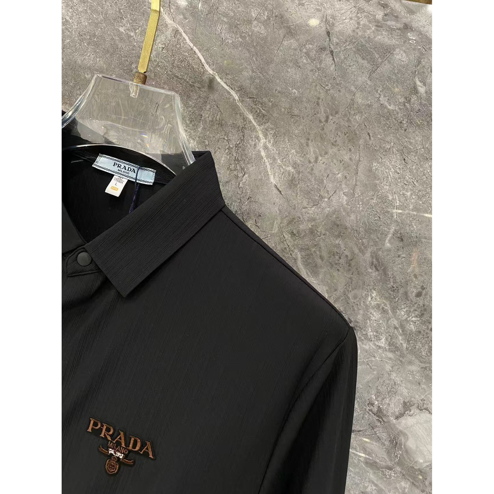 <p>Prada 秋冬长袖Polo(783012)</p>