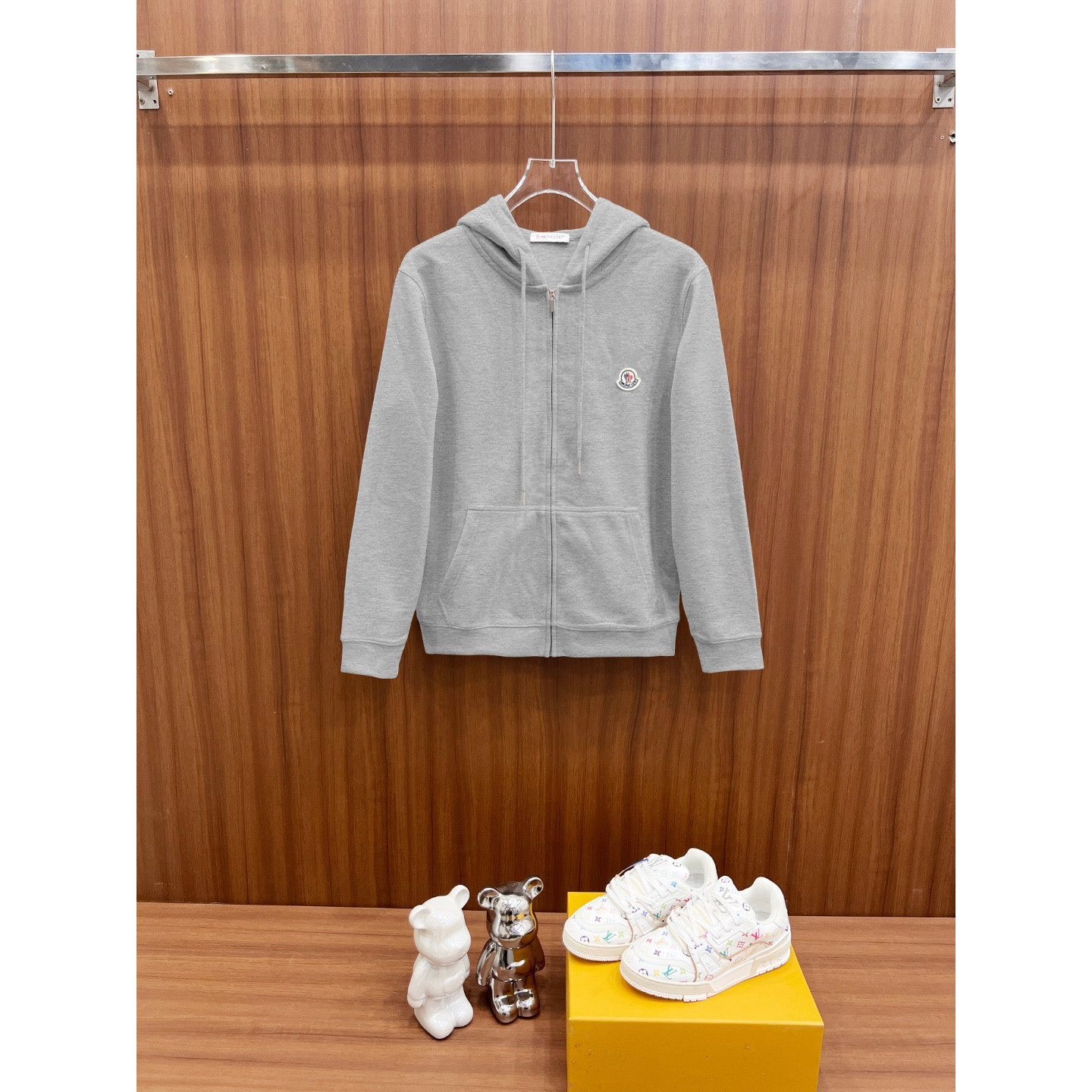 <p>Moncler 连帽套装(花灰色)</p>