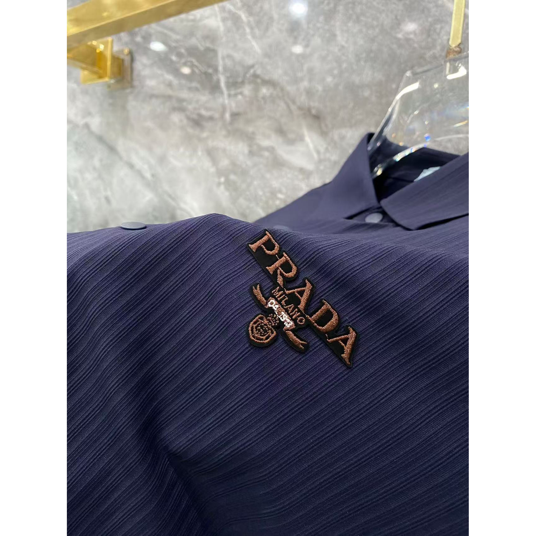 <p>Prada 秋冬长袖Polo(783011)</p>