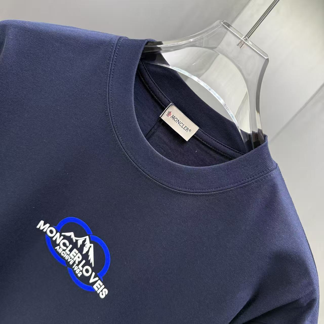 <p>Moncler 短袖T恤(深藍)</p>