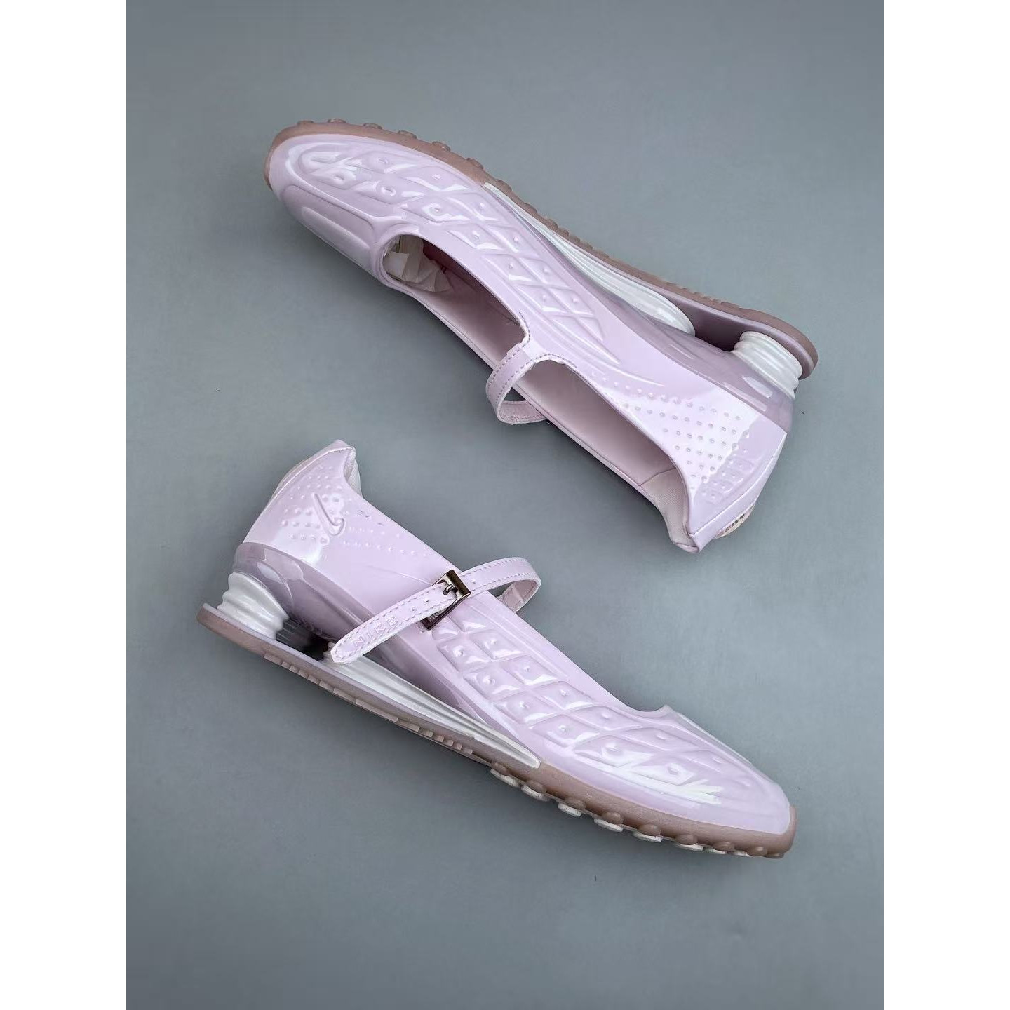 <p>NIKE SHOXZ CALISTRA 3柱玛丽珍鞋(粉)&nbsp;</p>