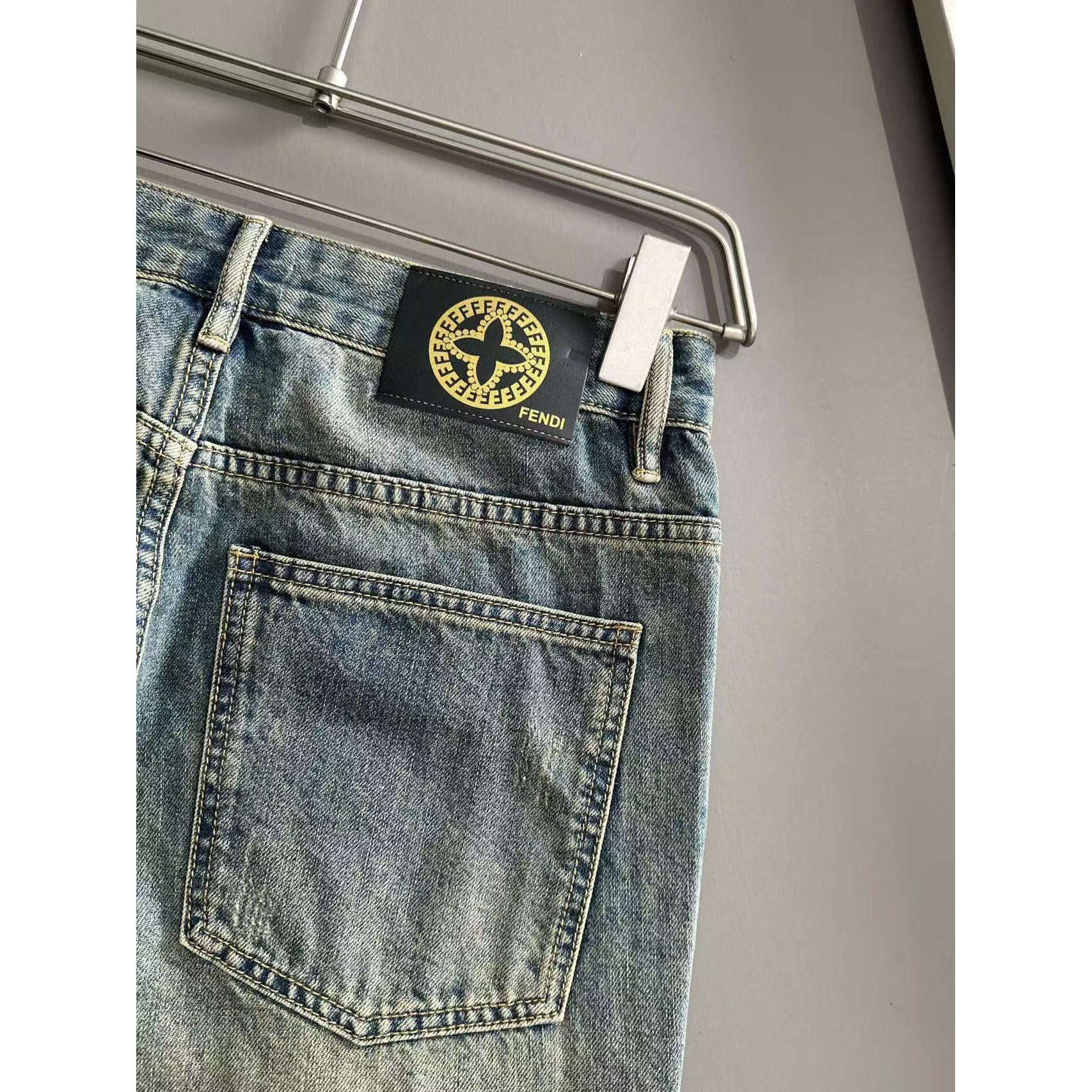 <p>FENDI 四季款经典牛仔裤直筒长裤(藍)</p>