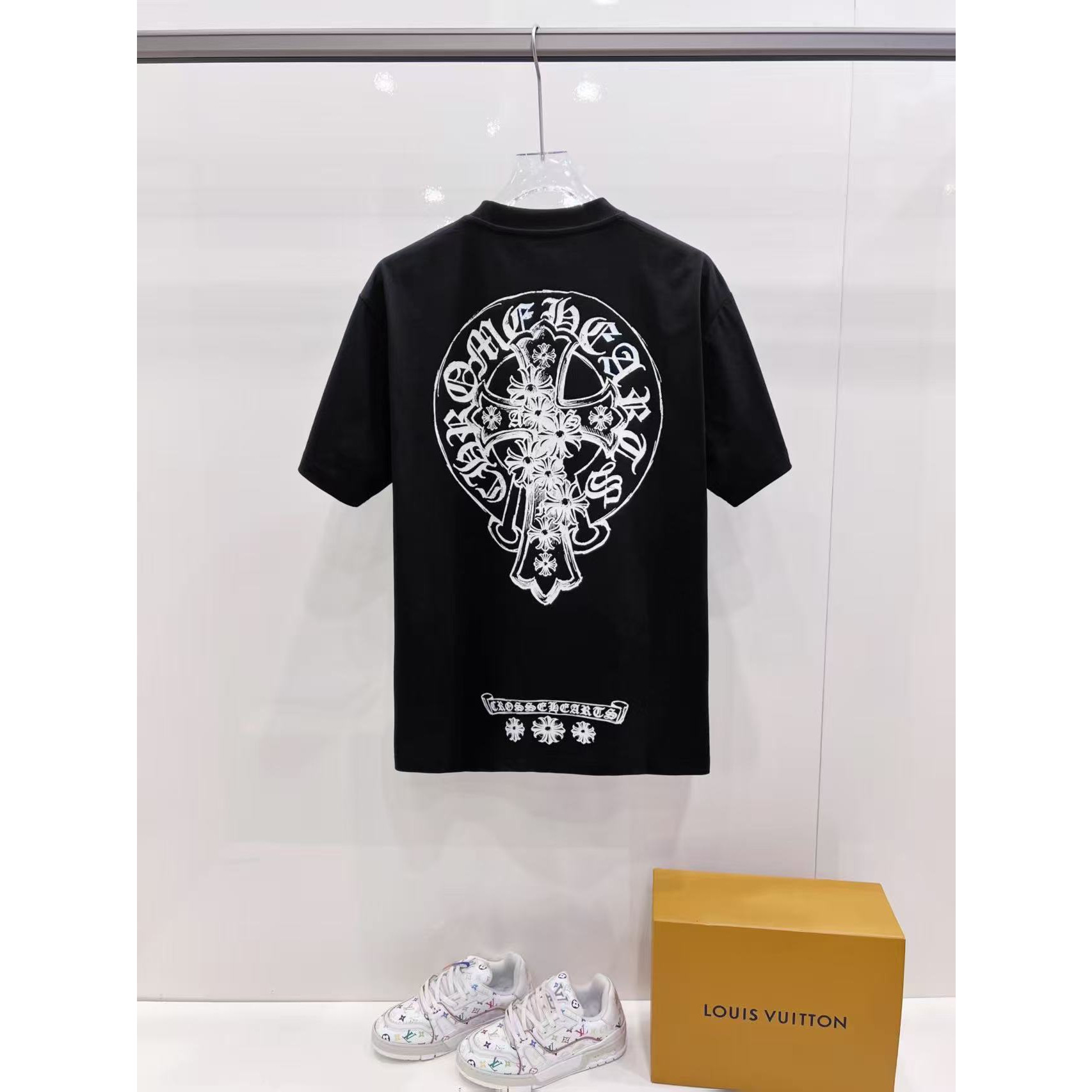 <p>CHROME HEARTS&nbsp;<span style="font-size:13px">短袖圆领T恤(黑)</span></p>