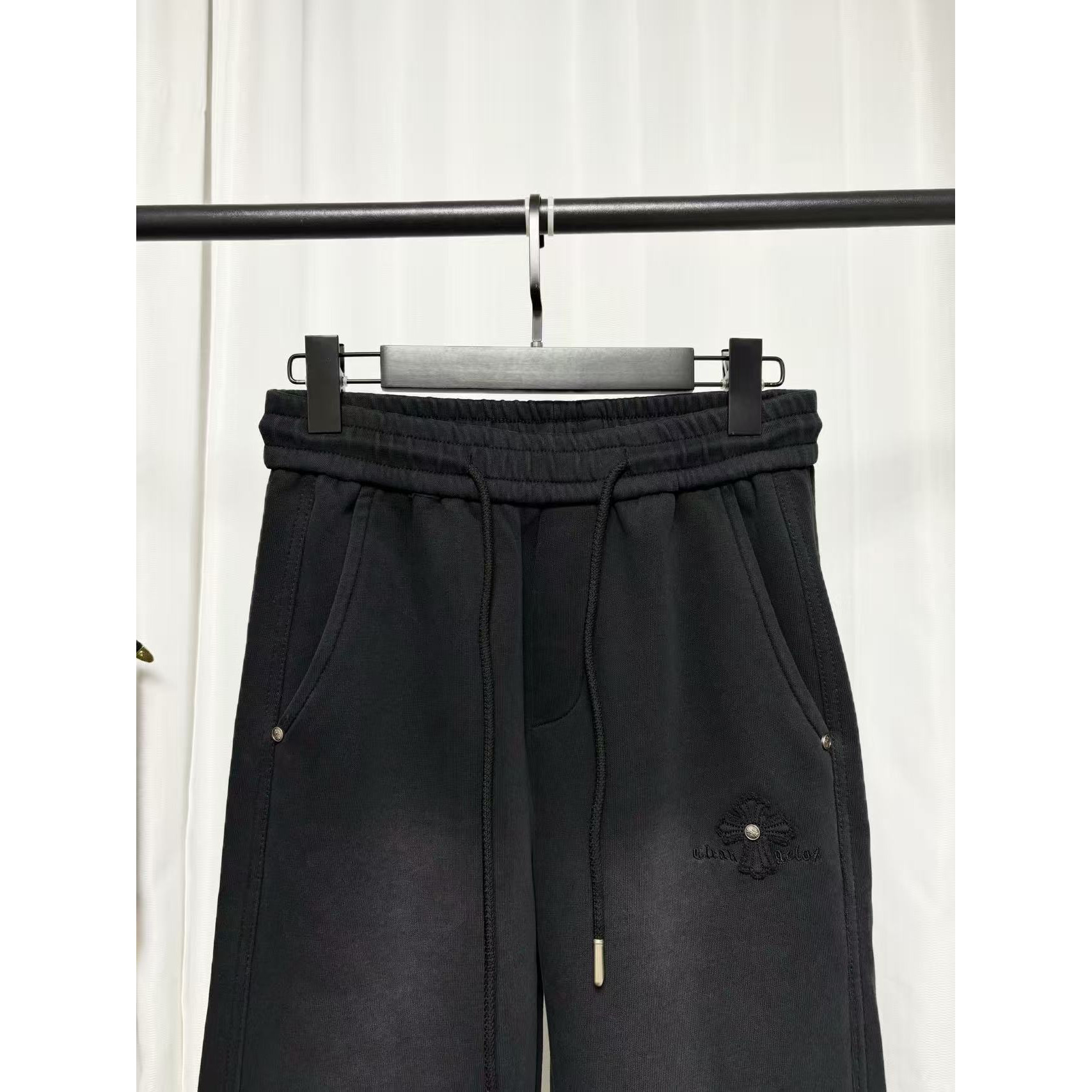 <p>Chrome Hearts 休闲长裤(黑)</p>