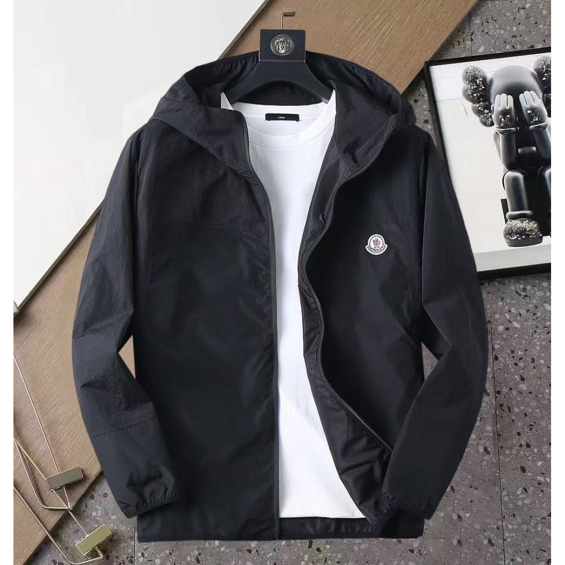 <p>MONCLER 男士夹克外套(800820)</p>