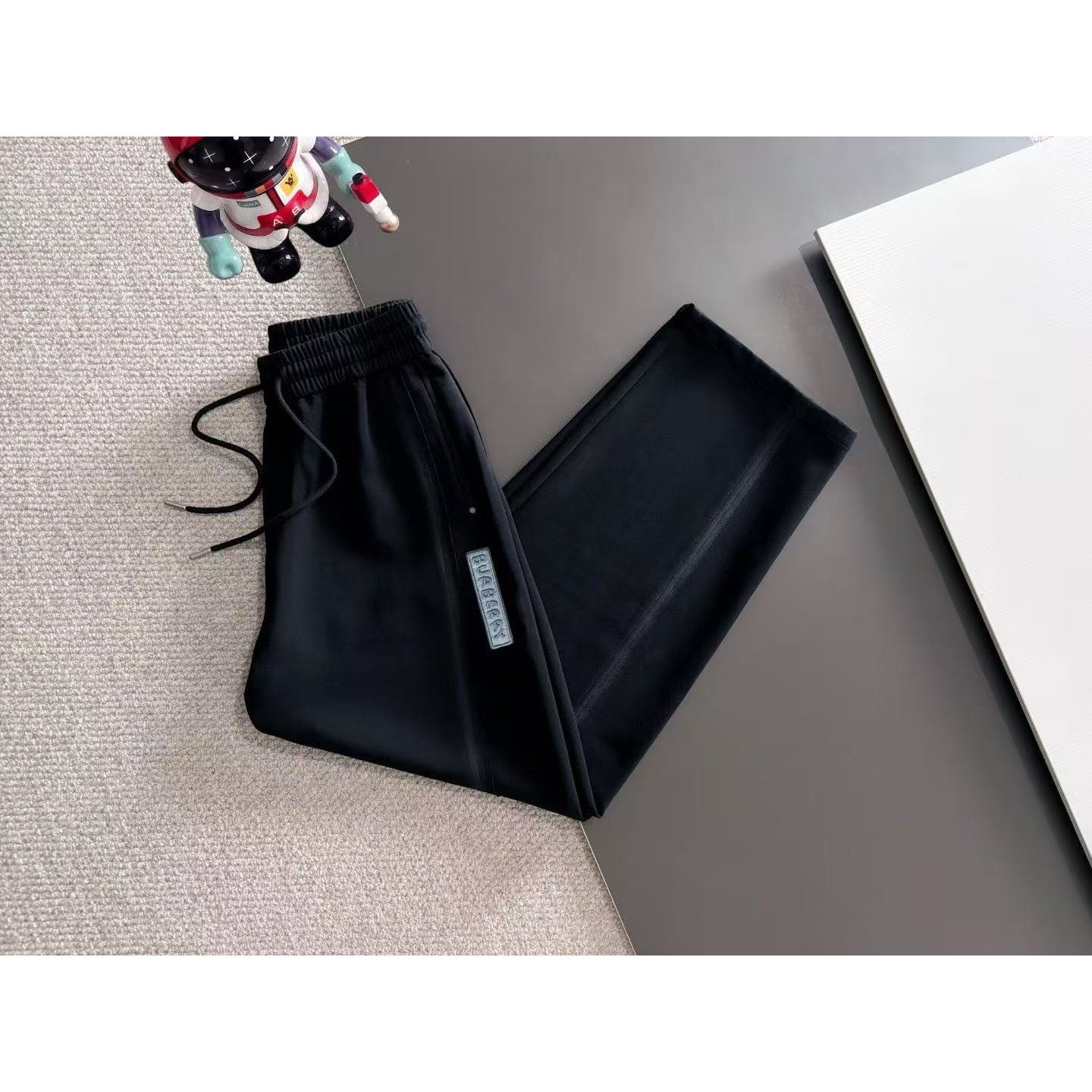 <p>BURBERRY 秋冬新款松紧带休闲裤(黑)</p>