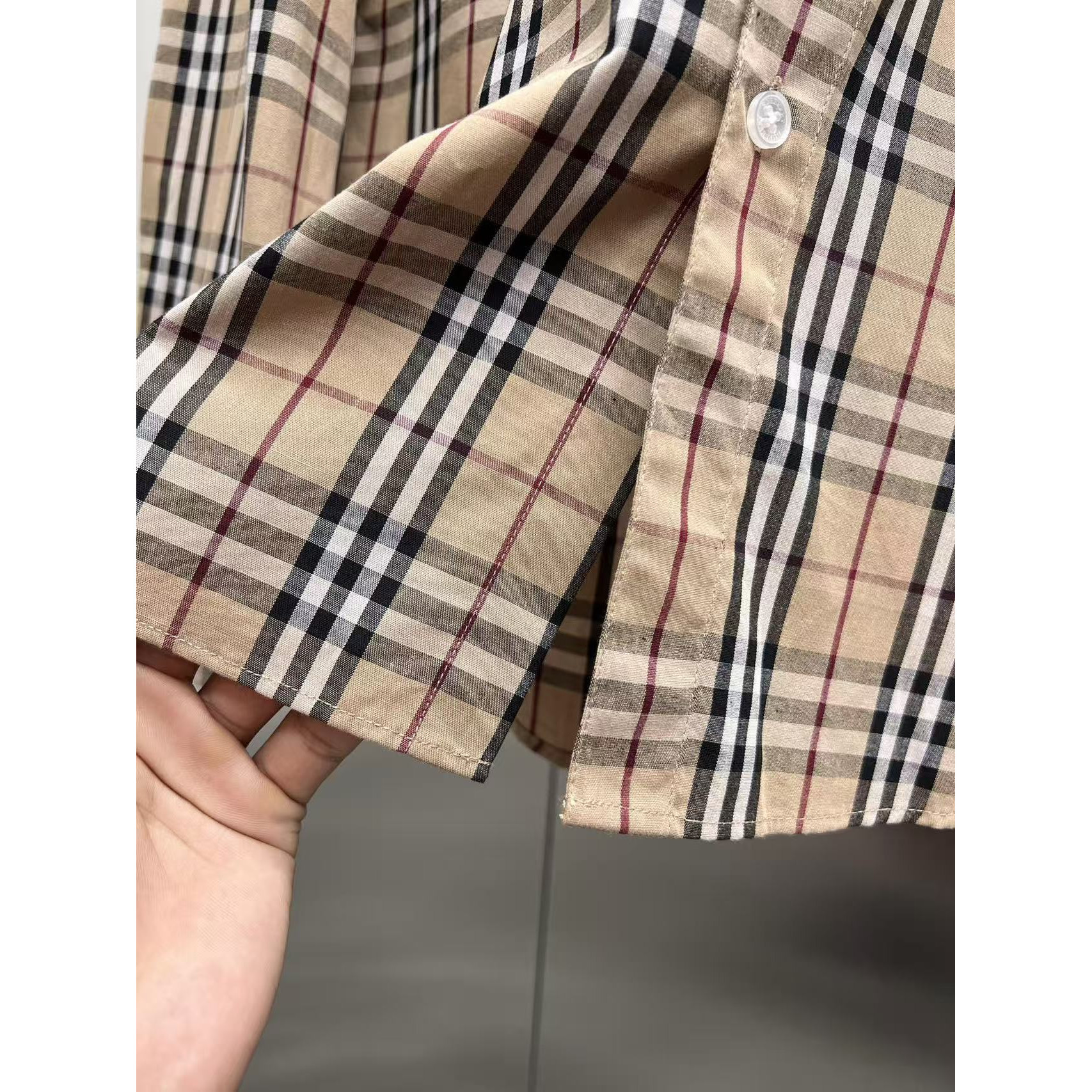 <p>Burberry 长袖衬衫(783234)</p>