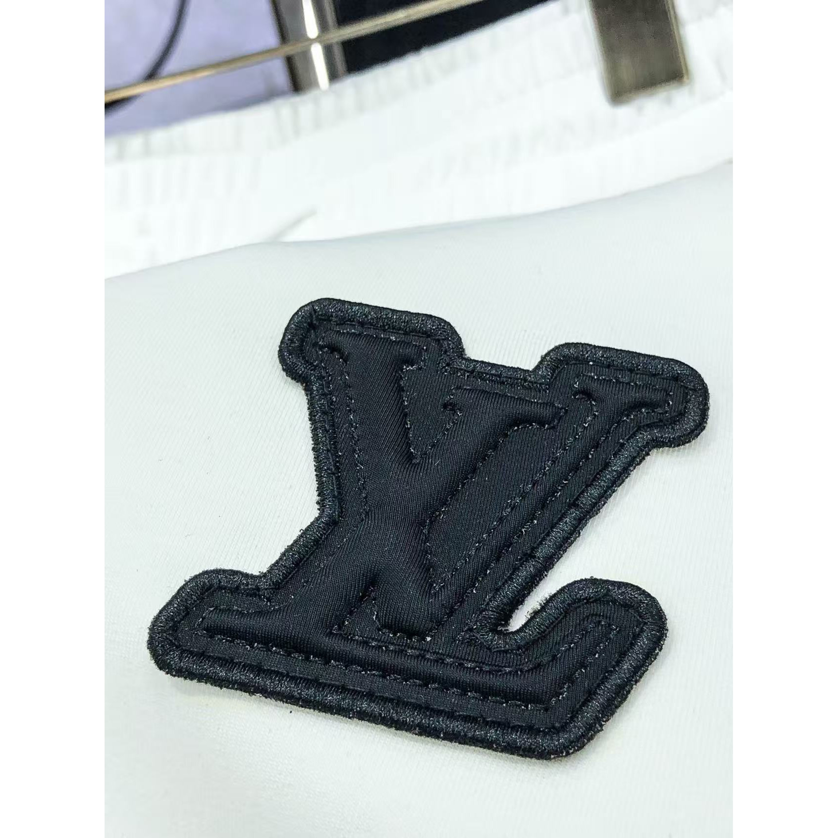 <p>LV&nbsp;高品质时尚休闲裤(782966)</p>