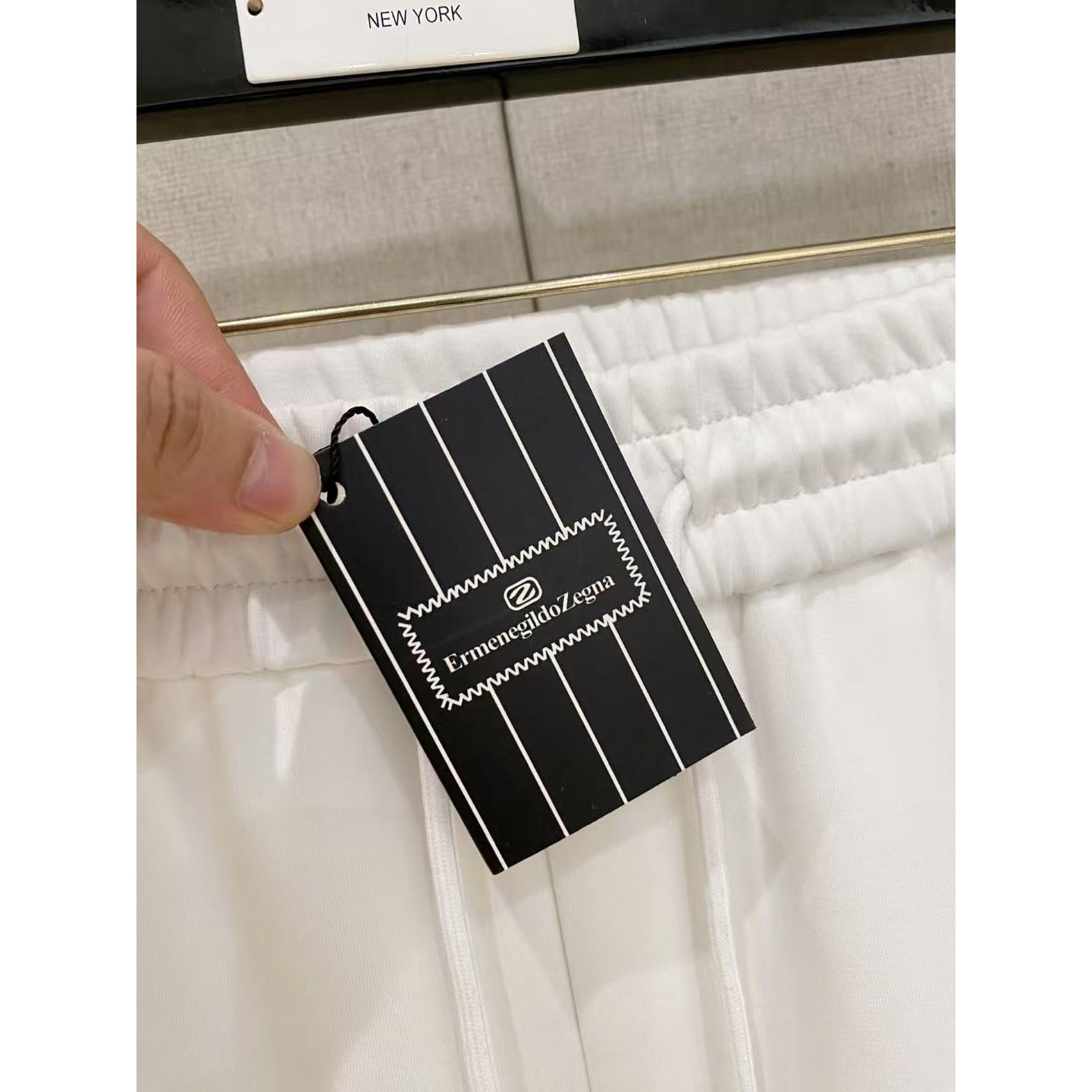 <p>Ermenegildo Zegna 男士长裤(782457)</p>