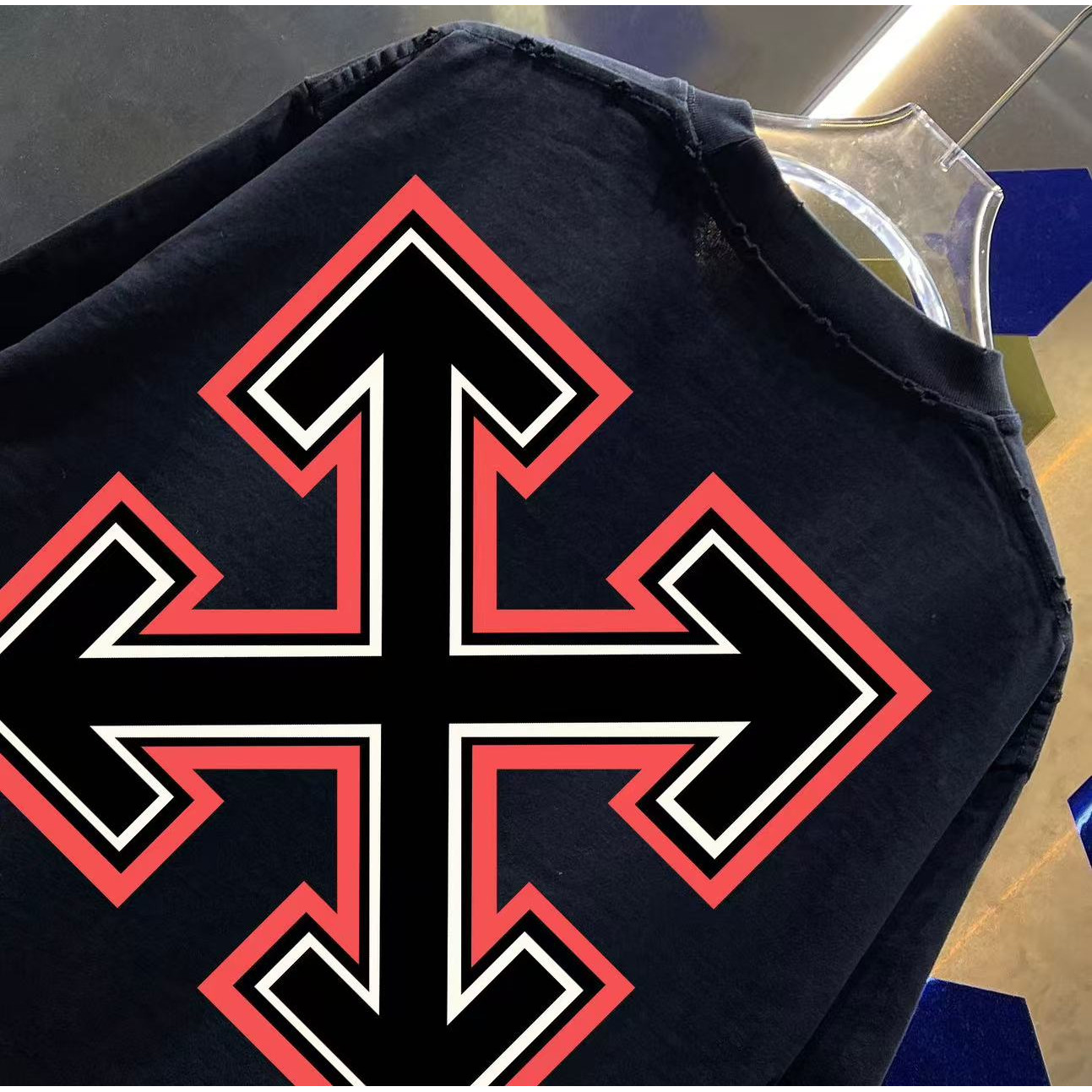 <p>OFF-white 洗水磨破短袖T恤(洗水黑)</p>