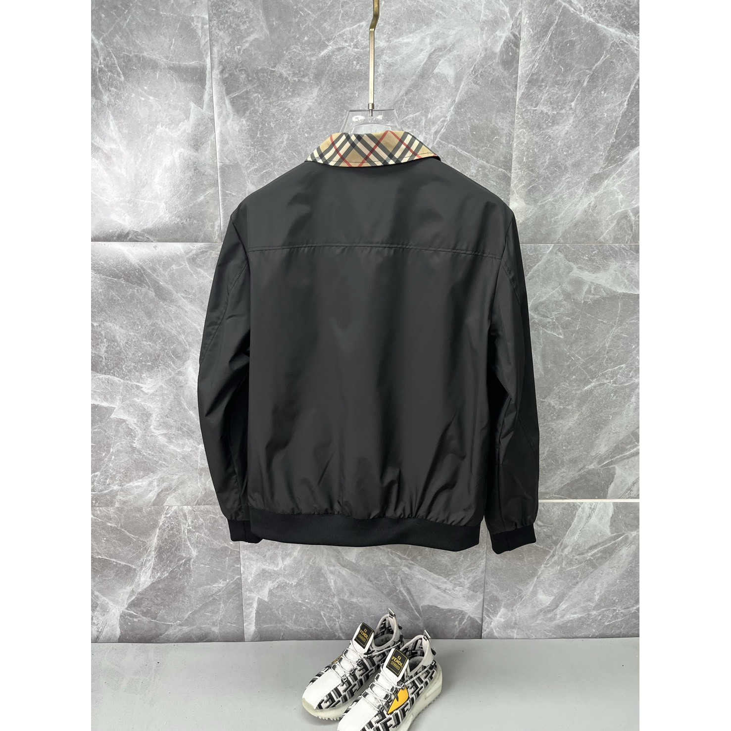 <p>BURBERRY 翻领夹克外套(黑)</p>