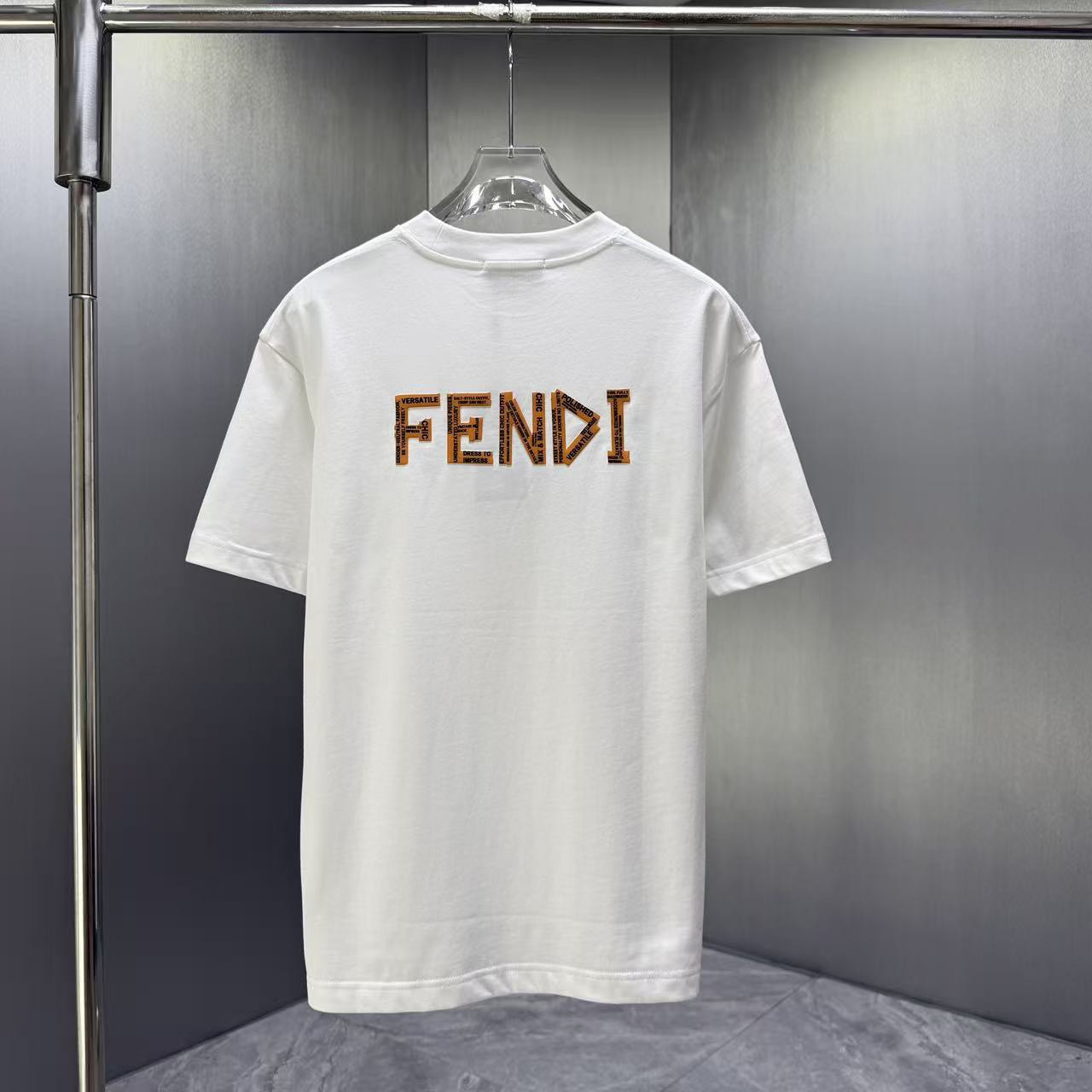 <p>FENDI 短袖T恤(白)</p>