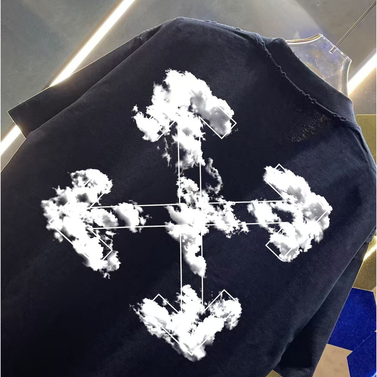 <p>OFF-white 洗水磨破短袖T恤(洗水黑)</p>