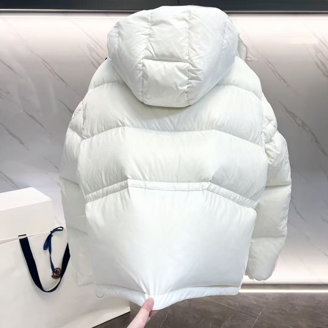 <p>MONCLER Abbaye面包服漆面尼龙女士羽绒服(白粉色)</p>