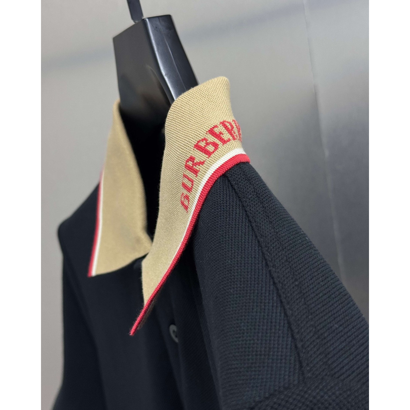 <p>BURBERRY 短袖翻领polo衫(黑)</p>