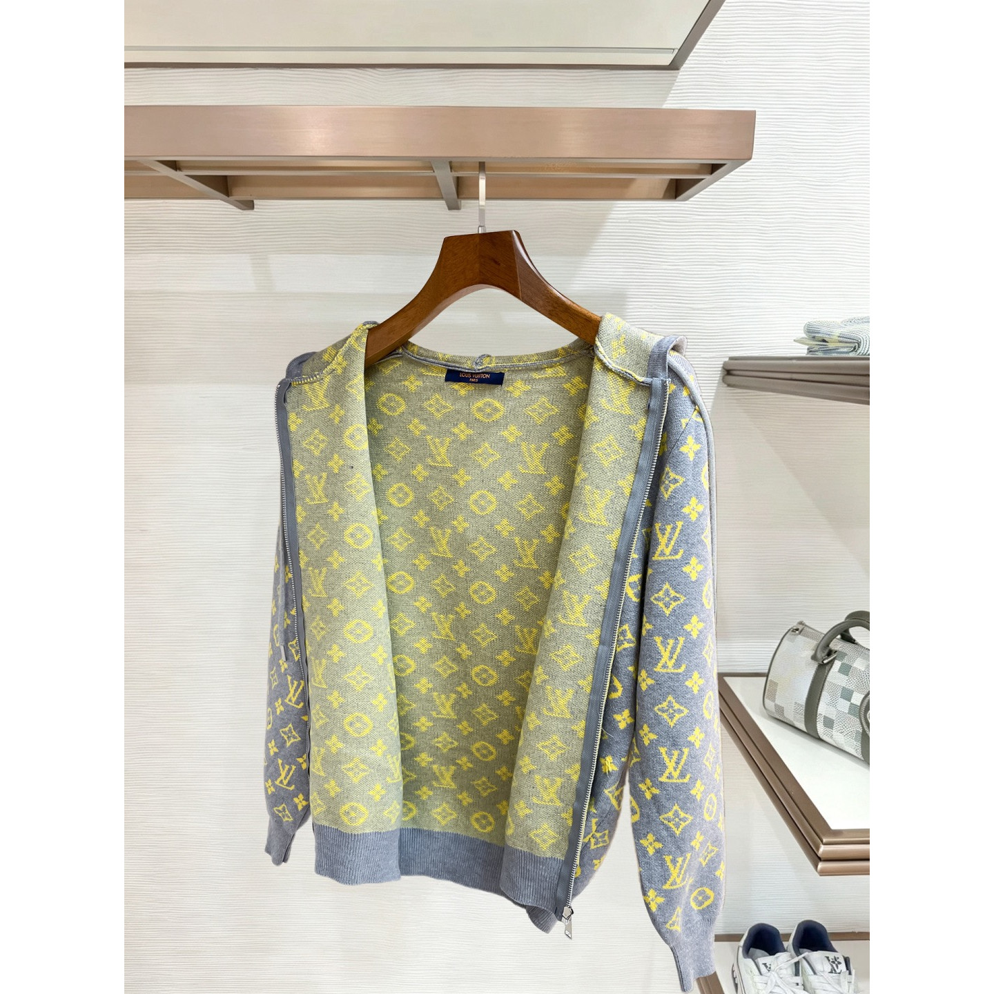 <p>LV 精品外套</p>