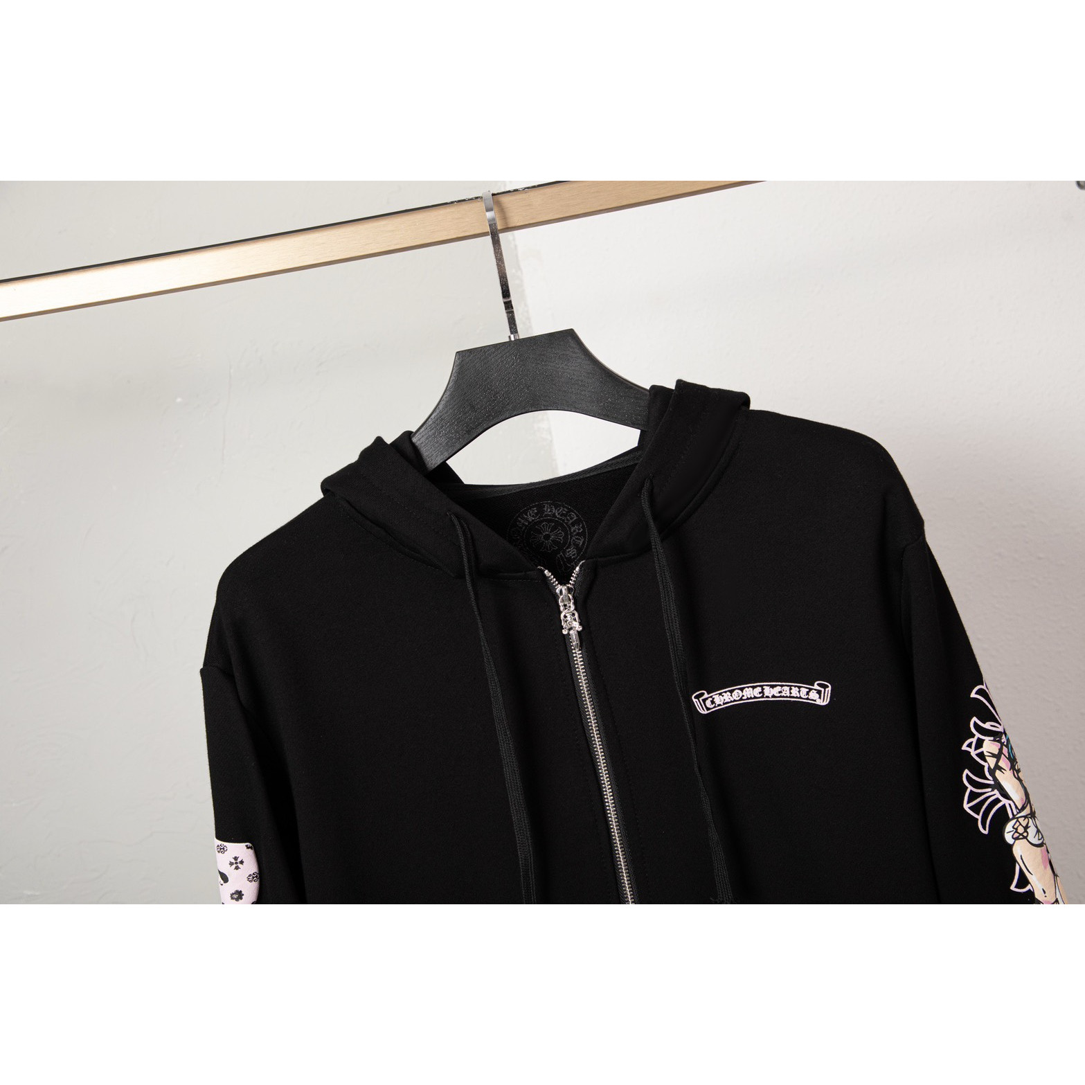 <p>CHROME HEARTS 印花连帽外套(DZ84)(黑色)</p>