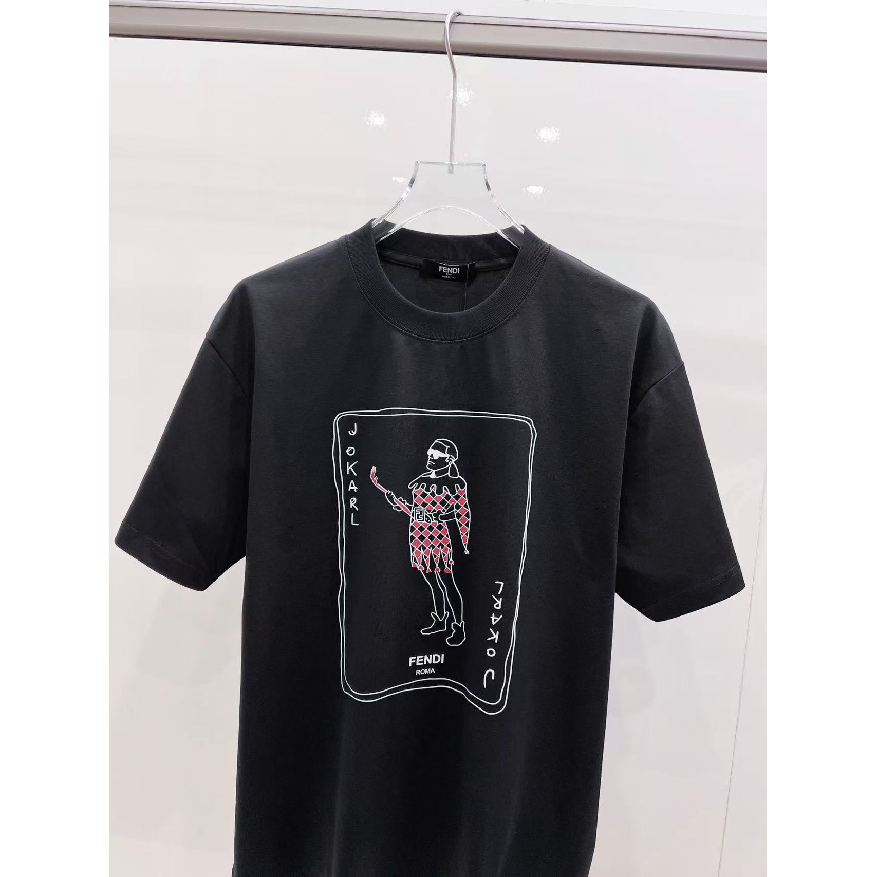 <p>FENDI 扑克牌印花短袖t恤(黑)&nbsp;</p>