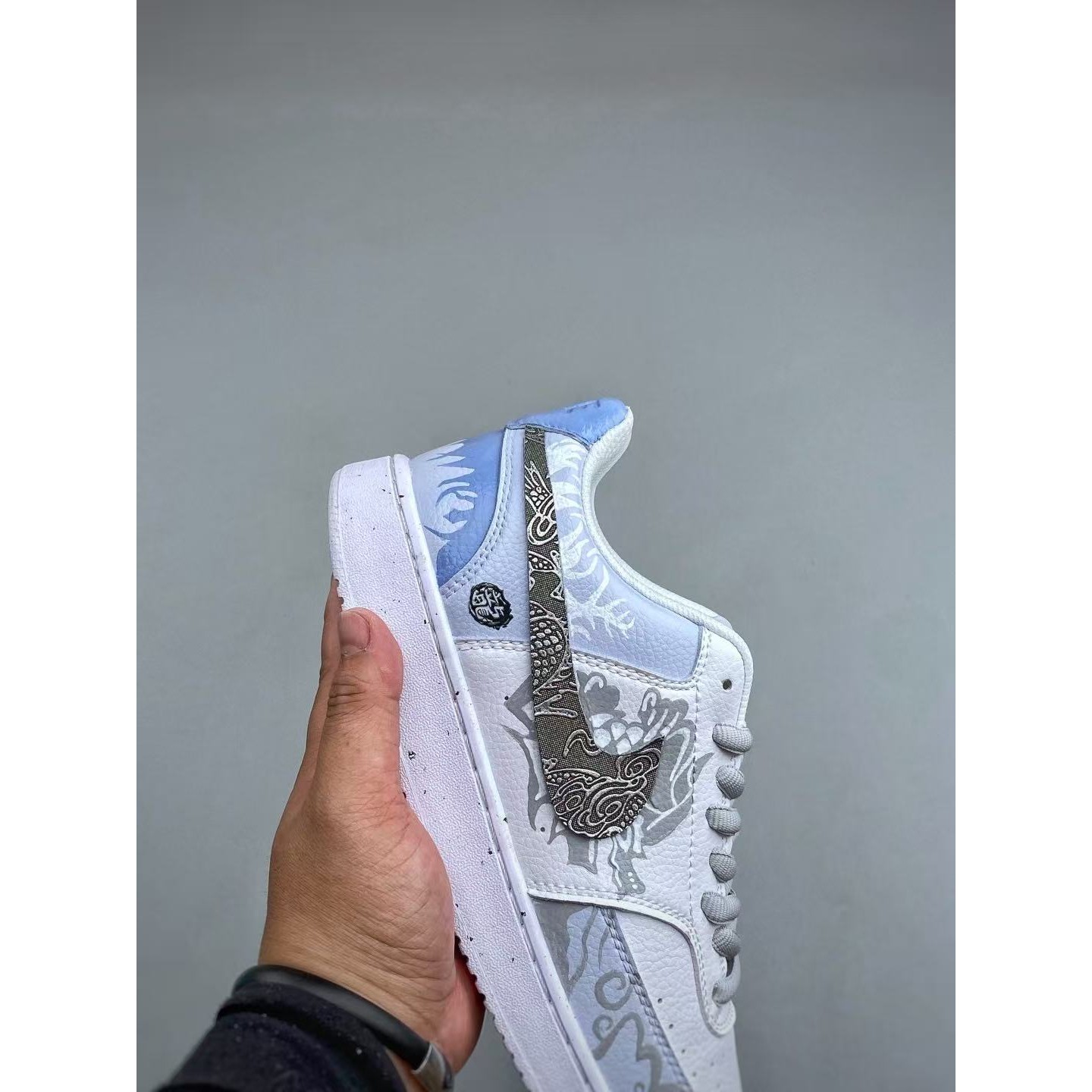 <p>NIKE COURTVISION 手绘泼墨涂鸦定制板鞋(白藍)</p>