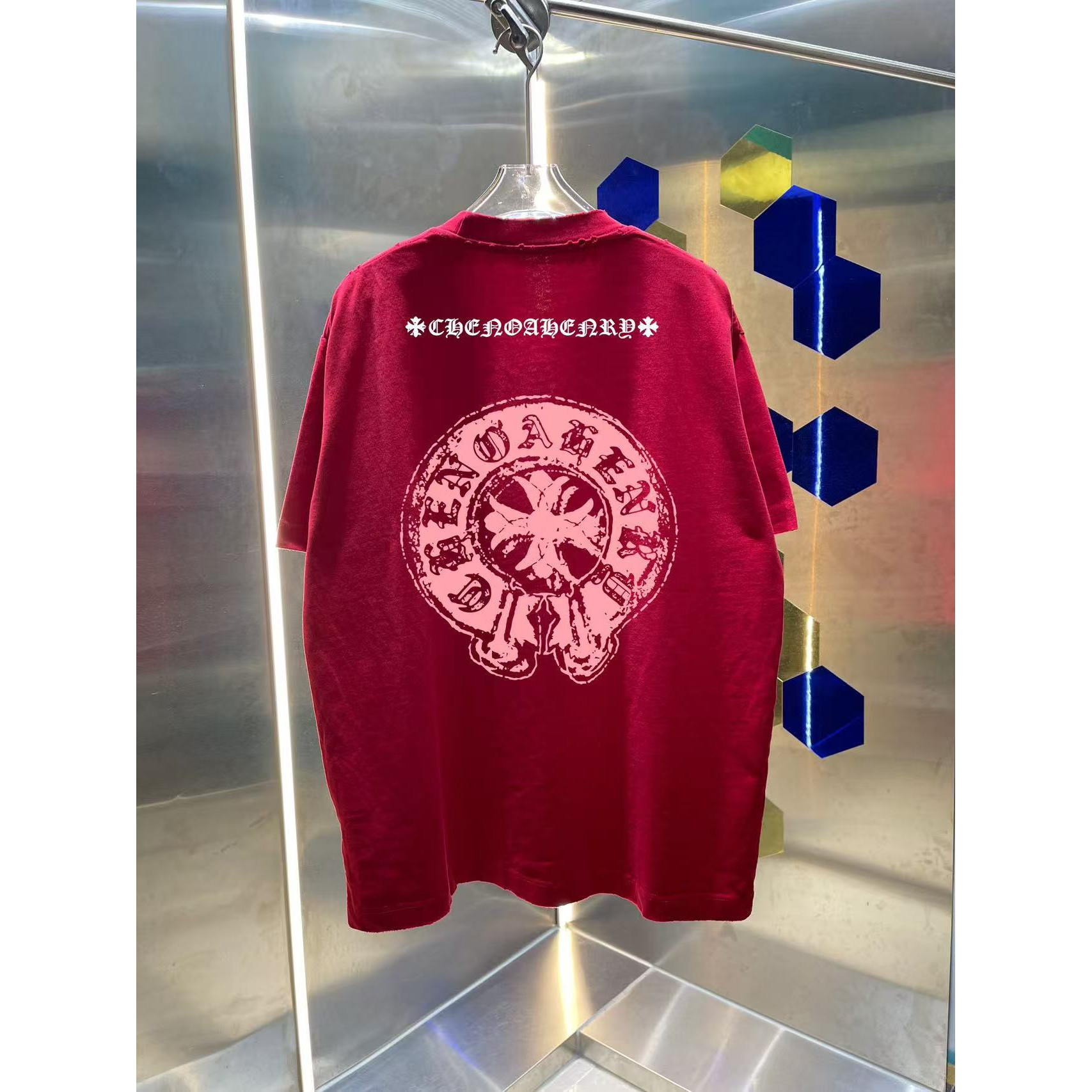 <p>CHROME HEARTS&nbsp;洗水磨破短袖T恤(洗水紅)</p>