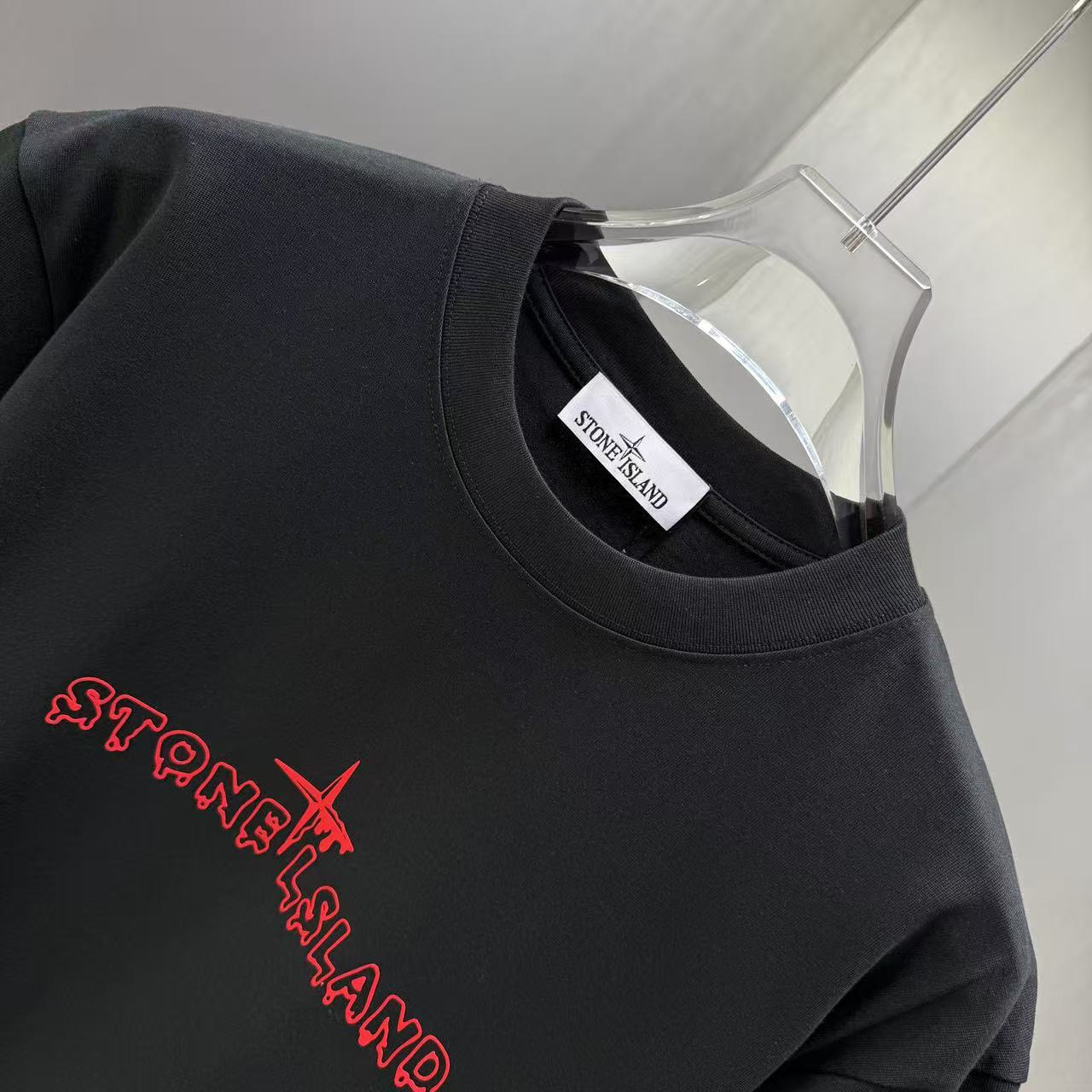 <p>Stone Island 短袖T恤(黑色紅標)</p>