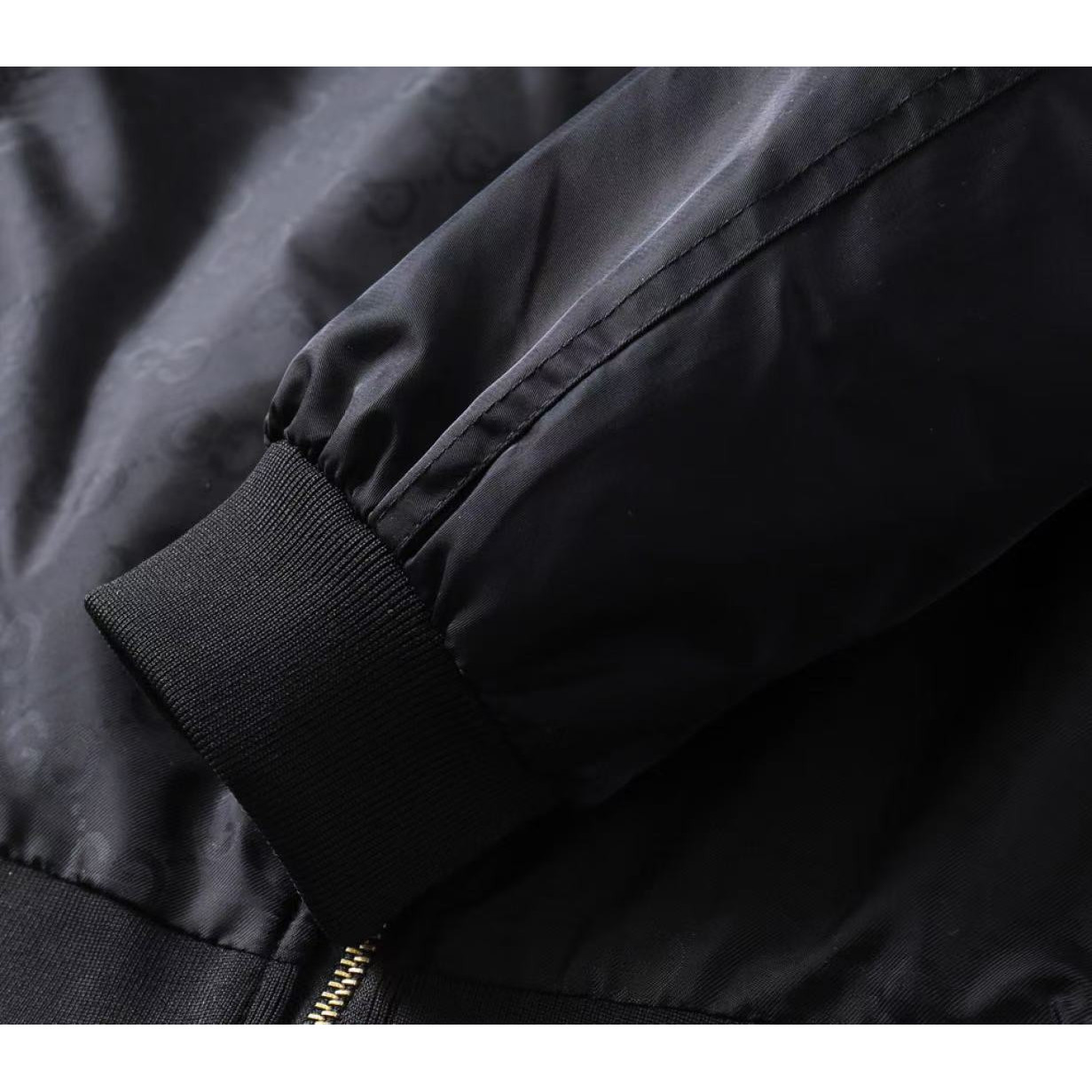 <p>GUCCI&nbsp;男士夹克外套(黑)</p>