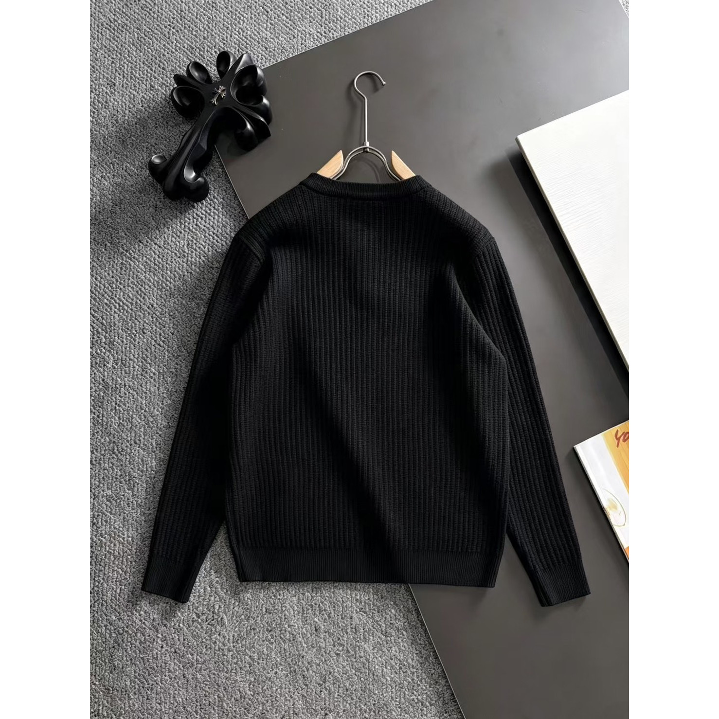 <p>Balenciaga&nbsp;高品质男士毛衣(黑)</p>