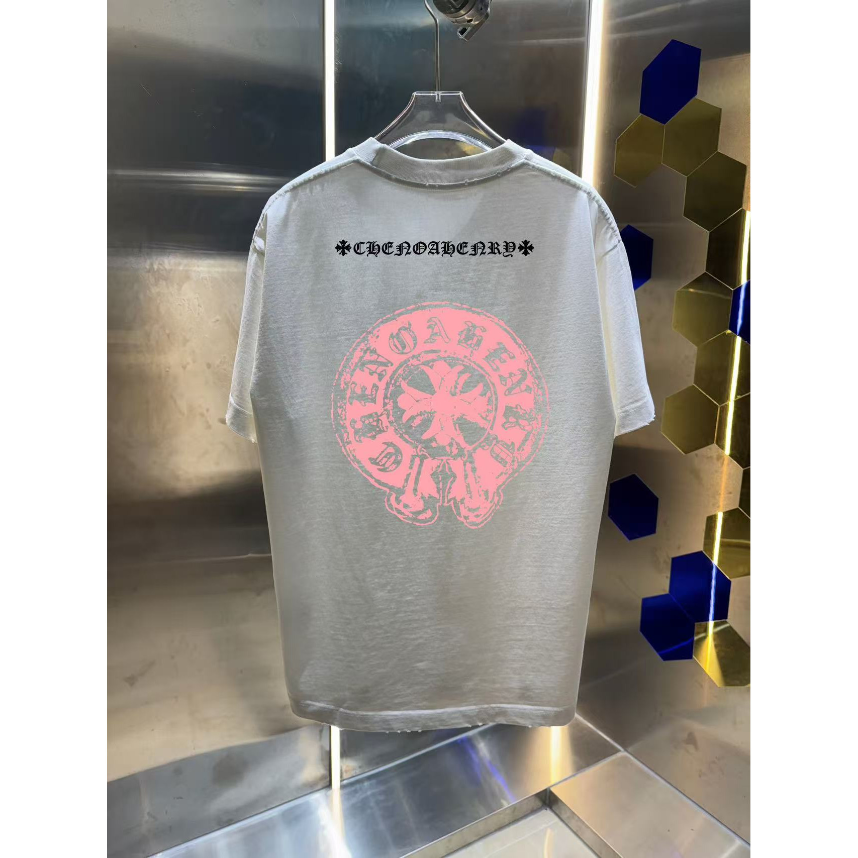 <p>CHROME HEARTS&nbsp;洗水磨破短袖T恤(洗水白)</p>