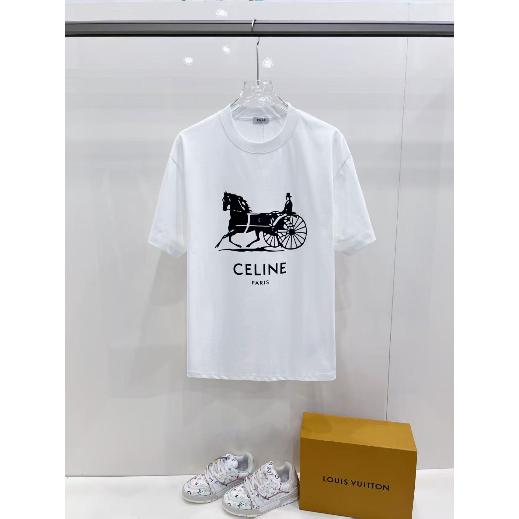 <p>CELINE&nbsp;短袖圆领T恤(白)</p>