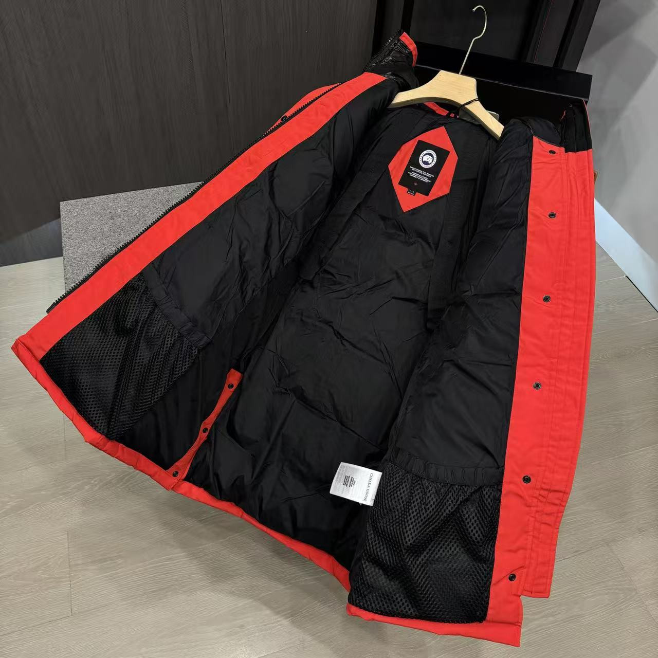 <p>Canada Goose Shelburn*派克大衣羽绒服(橘紅)</p>