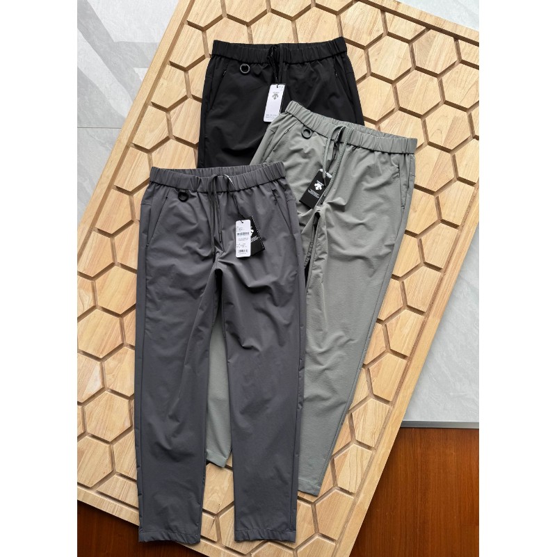 <p>DESCENTE 男士通勤運動褲</p>
