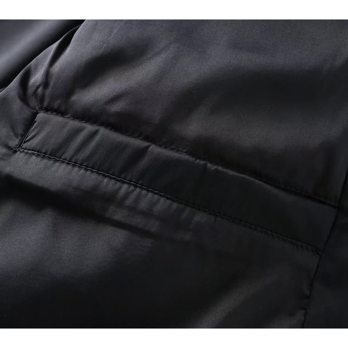 <p>LV 加厚棉服外套(黑)</p>