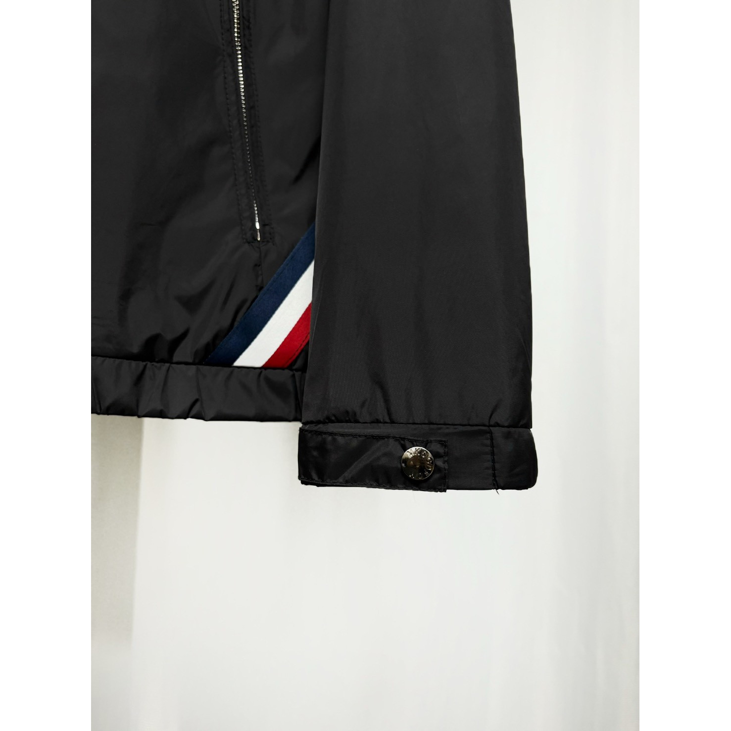 <p>Moncler 夹克外套</p>

<p>&nbsp;</p>