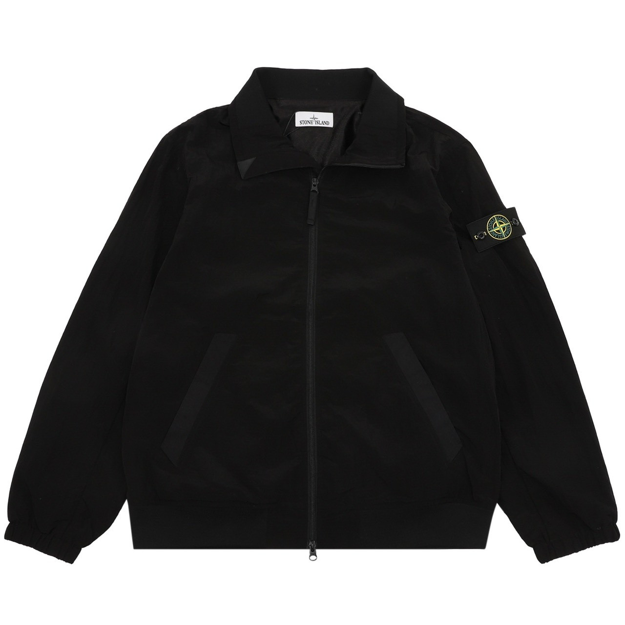 <p>Stone Island&nbsp; Nylon Meta 系列金属尼龙外套(黑)</p>