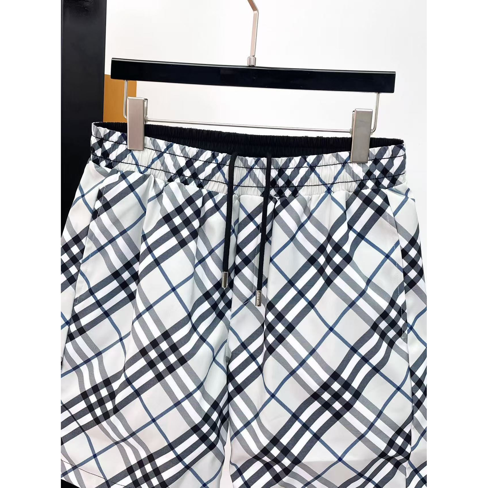 <p>BURBERRY 专柜新款休闲短裤(黑)</p>