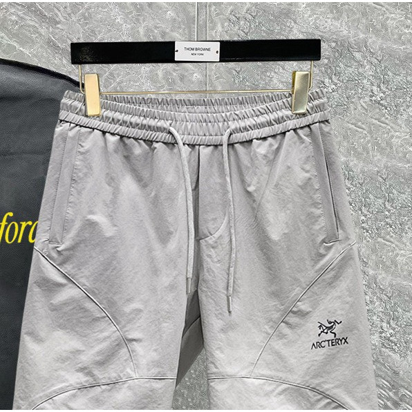 <p>Arc'teryx 休闲短裤(灰)</p>