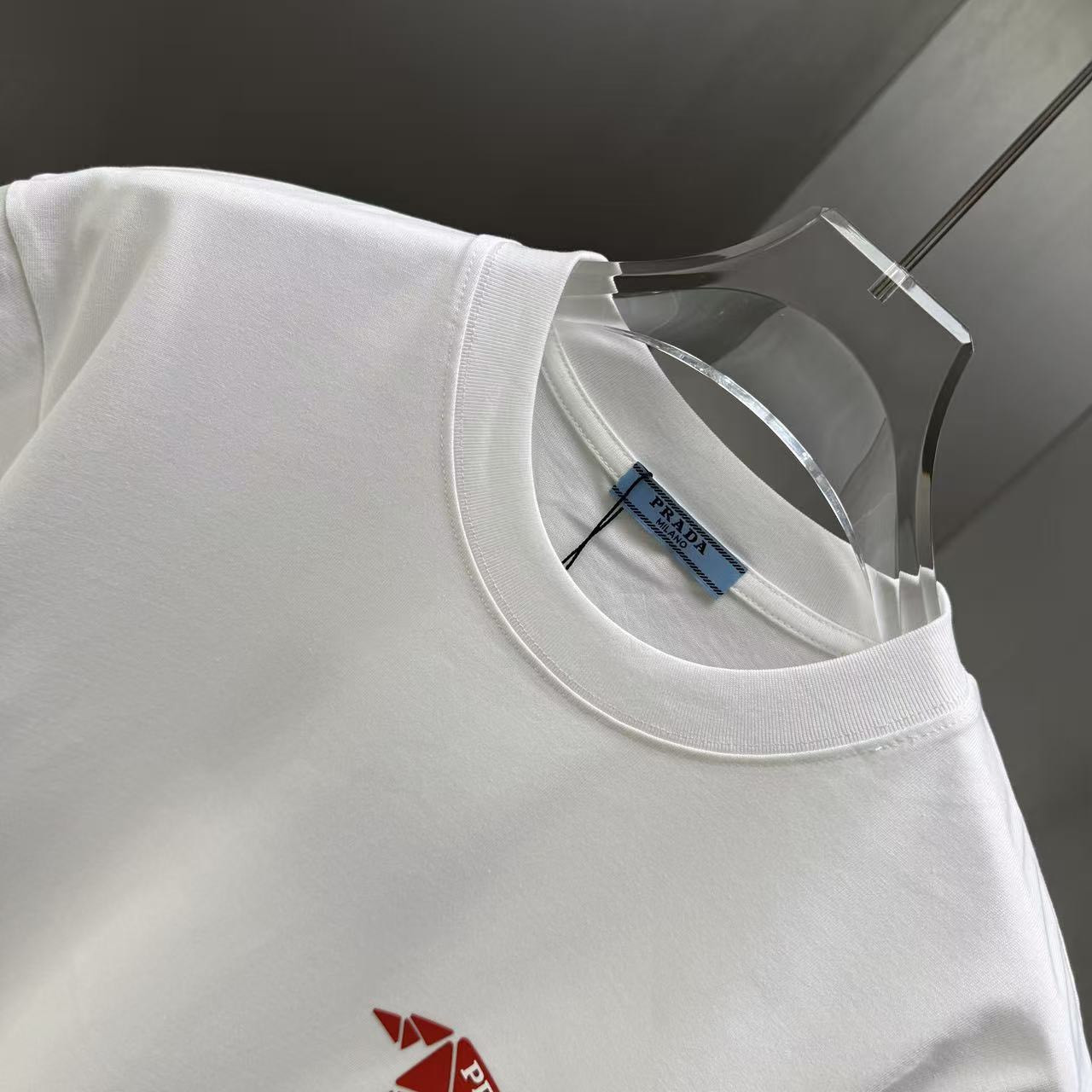<p>Prada 短袖T恤(白)</p>