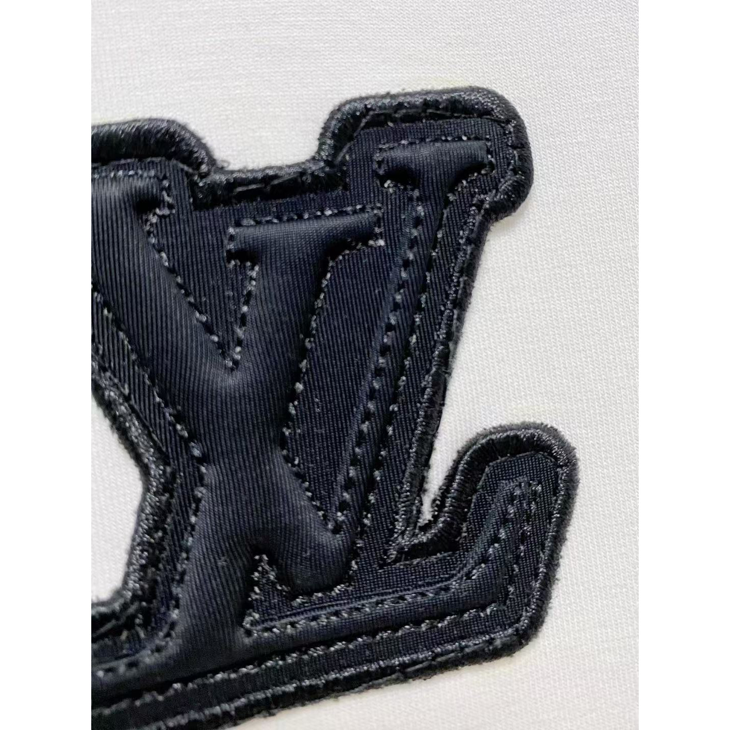 <p>LV&nbsp;太空棉卫衣(白)</p>