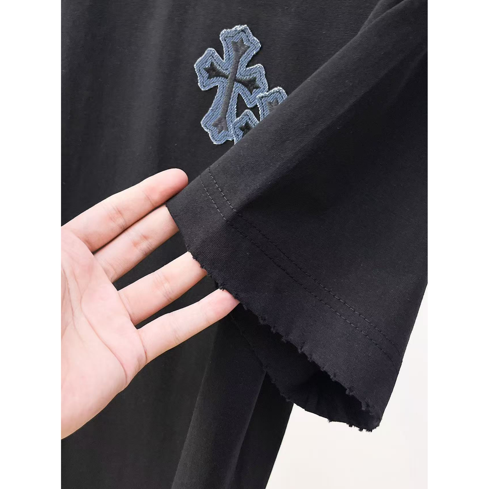 <p>CHROME HEARTS 专柜新款短袖T恤(黑)</p>