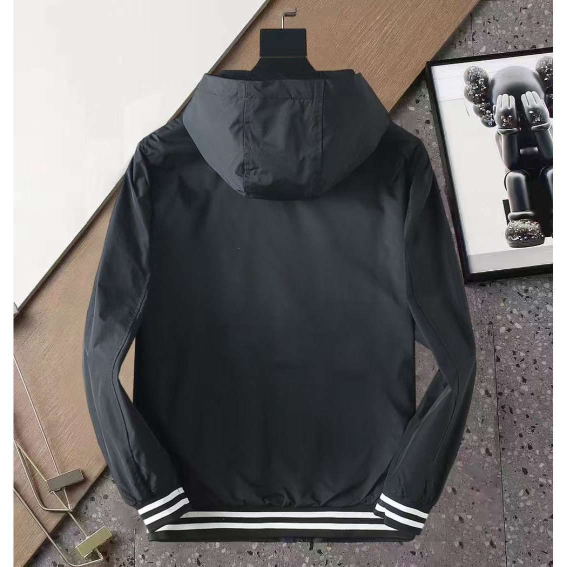 <p>MONCLER 男士夹克外套(黑)</p>
