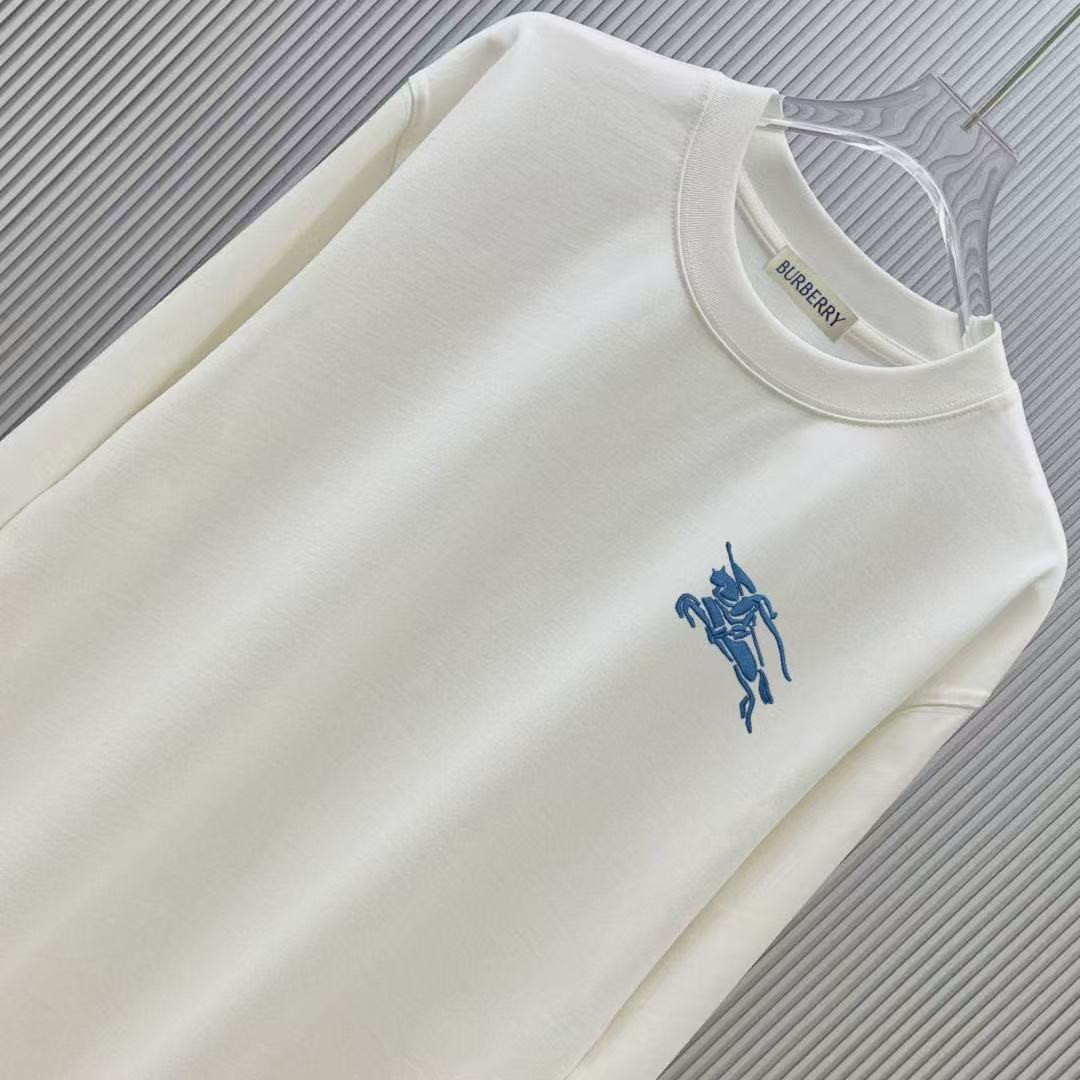 <p>Burberry 长袖卫衣T恤(白)</p>