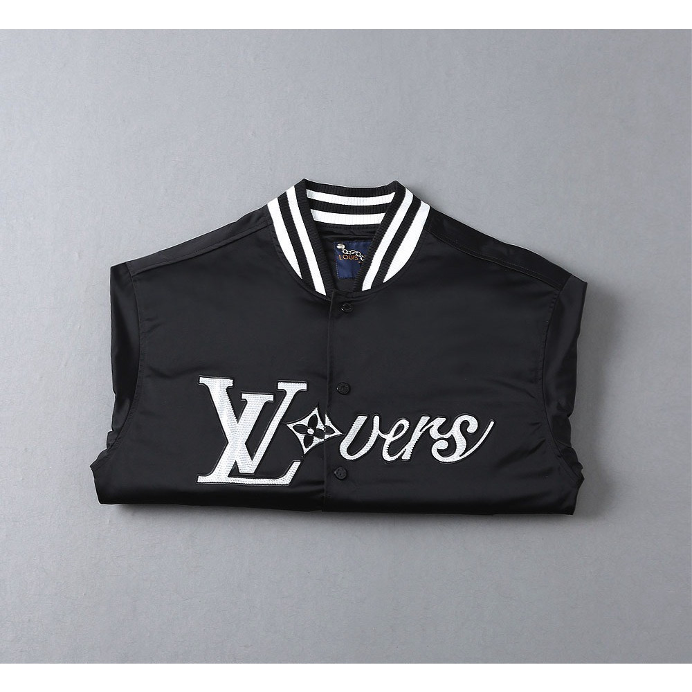 <p>LV 新款男士夹克外套</p>