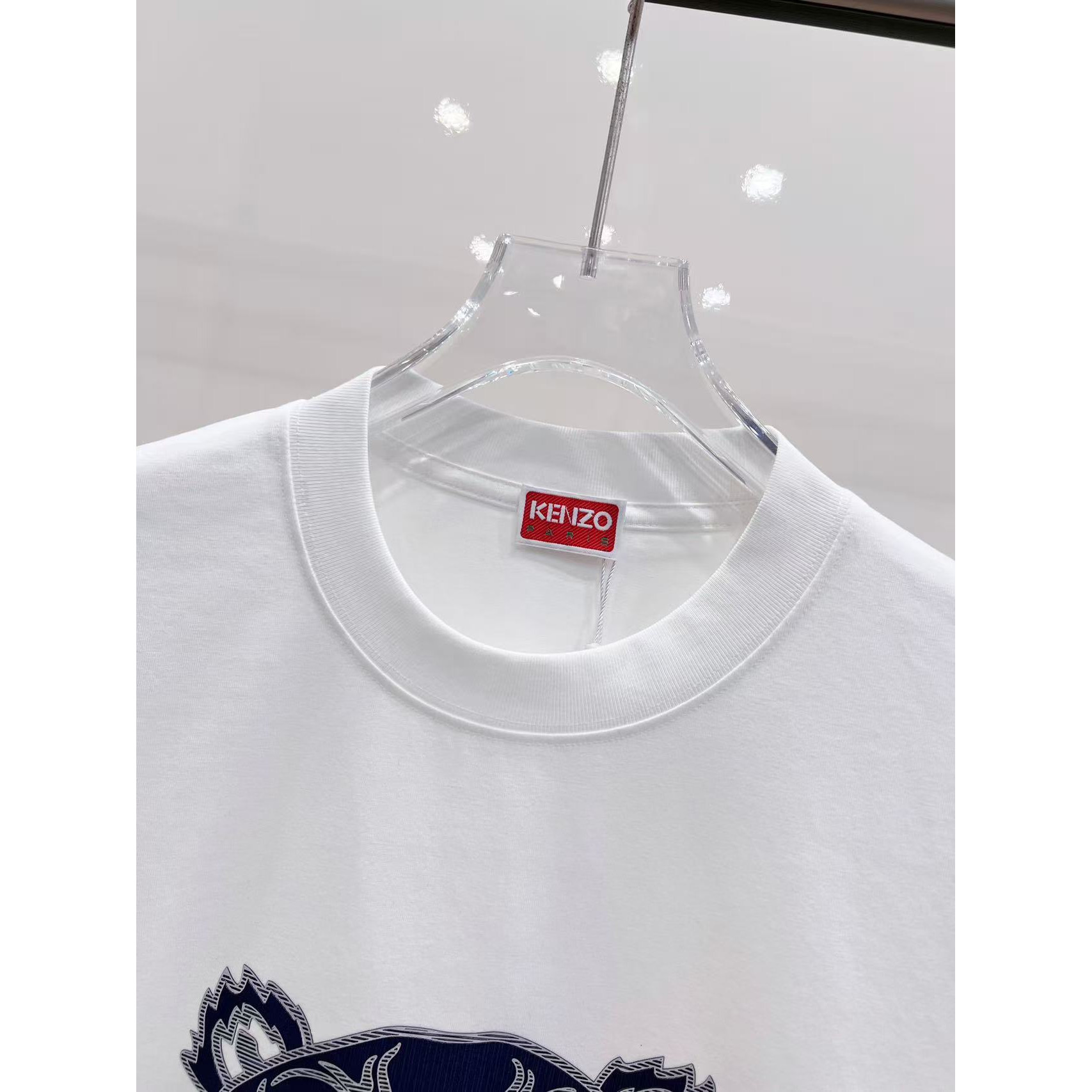 <p>KENZO&nbsp;短袖圆领T恤(白)</p>